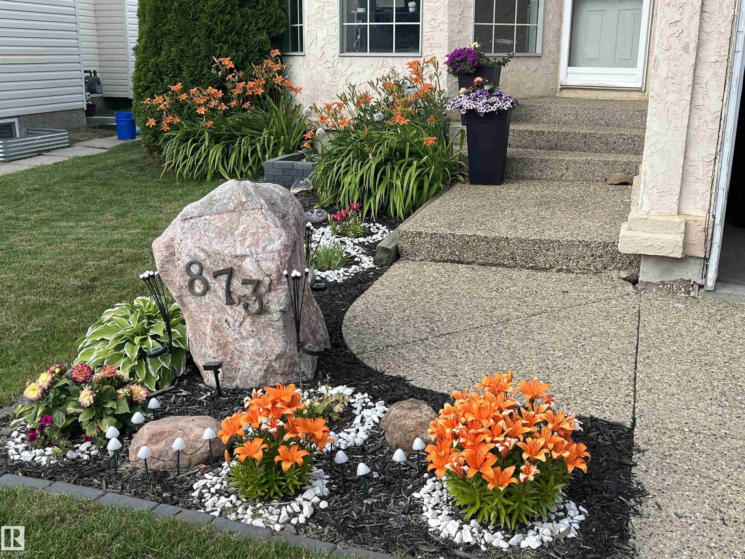 Photo 3 at 873 Ryan Place NW, Rhatigan Ridge, Edmonton