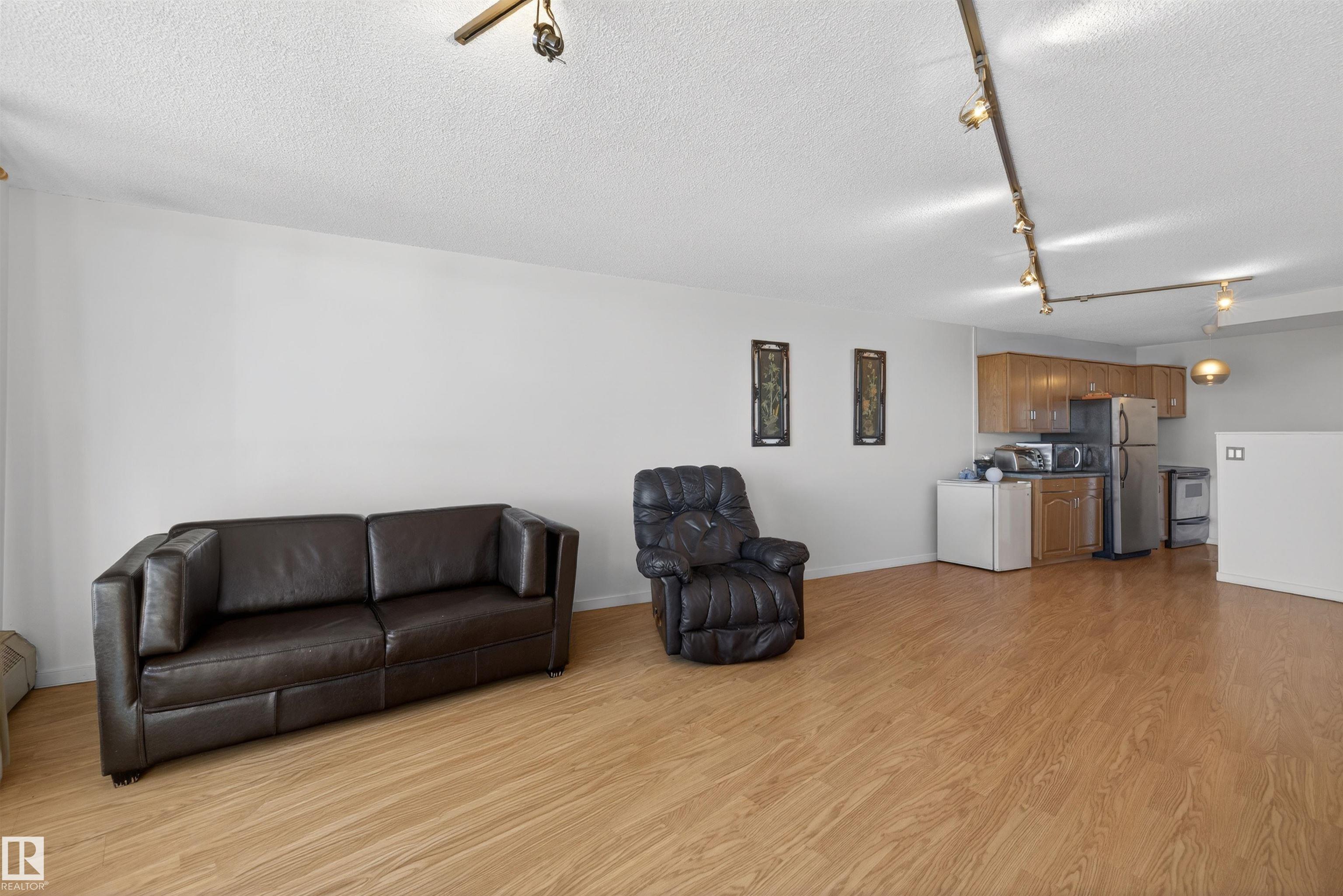 Photo 11 at 1608 - 10045 117 Street NW, Wîhkwêntôwin, Edmonton