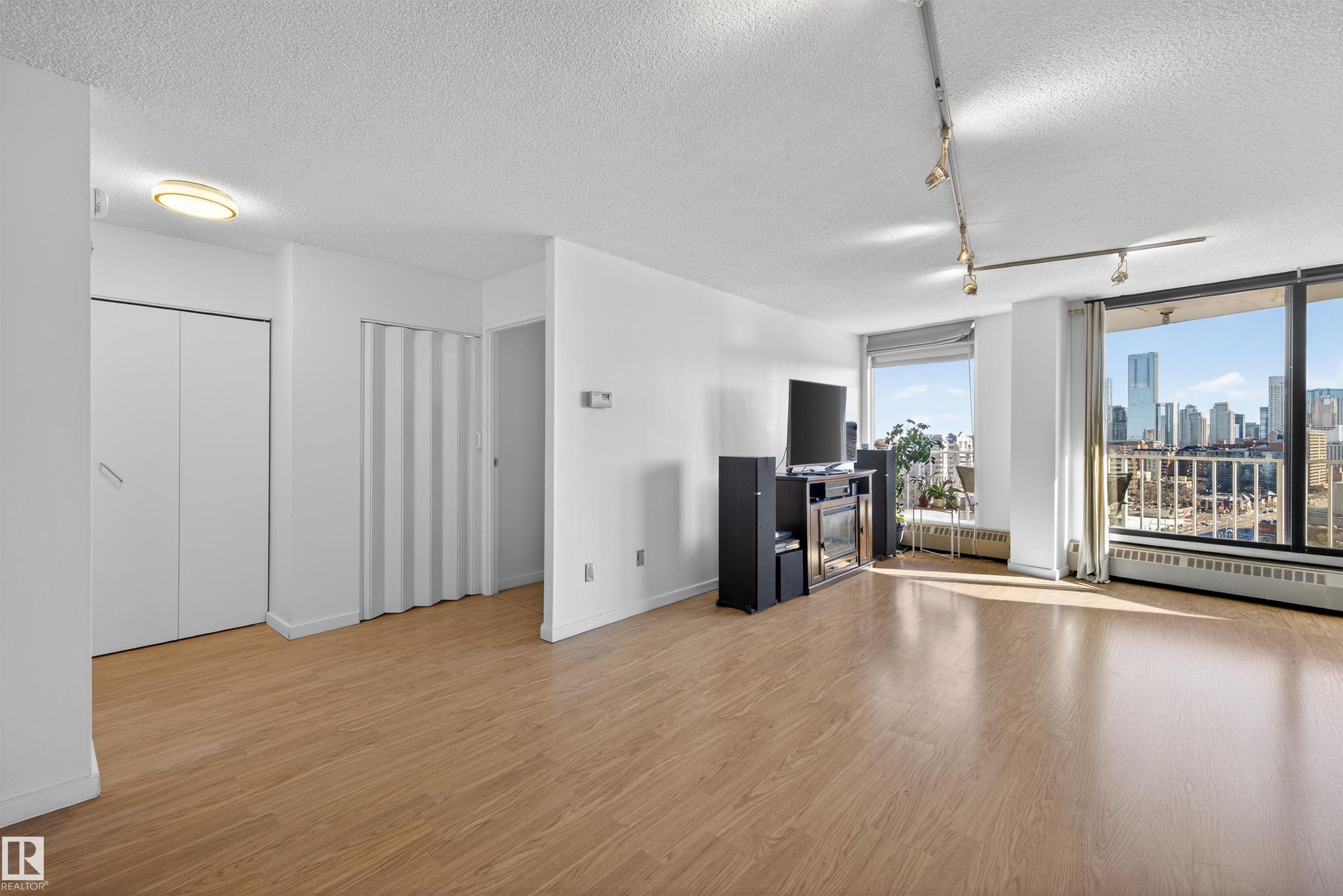 Photo 12 at 1608 - 10045 117 Street NW, Wîhkwêntôwin, Edmonton