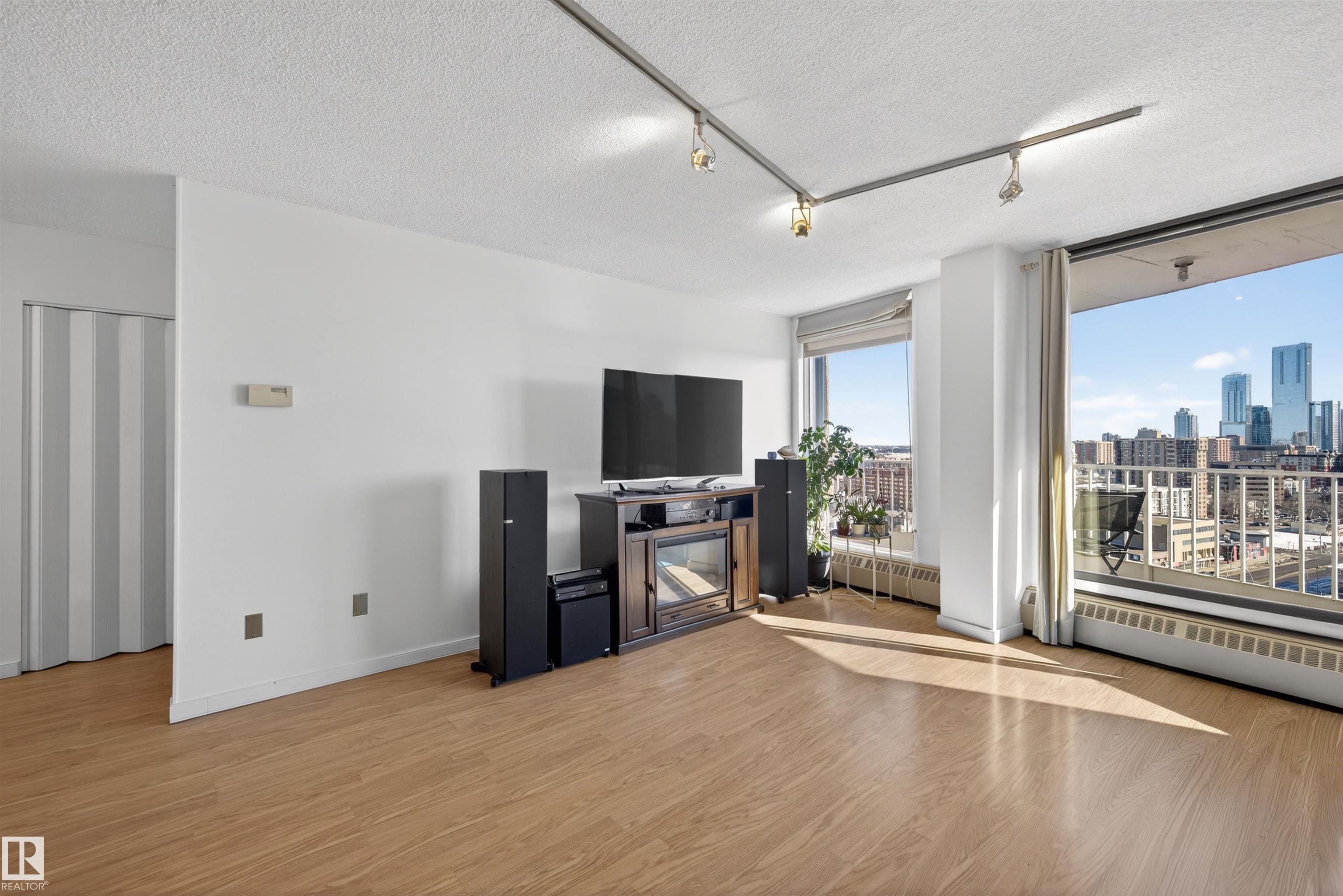 Photo 8 at 1608 - 10045 117 Street NW, Wîhkwêntôwin, Edmonton