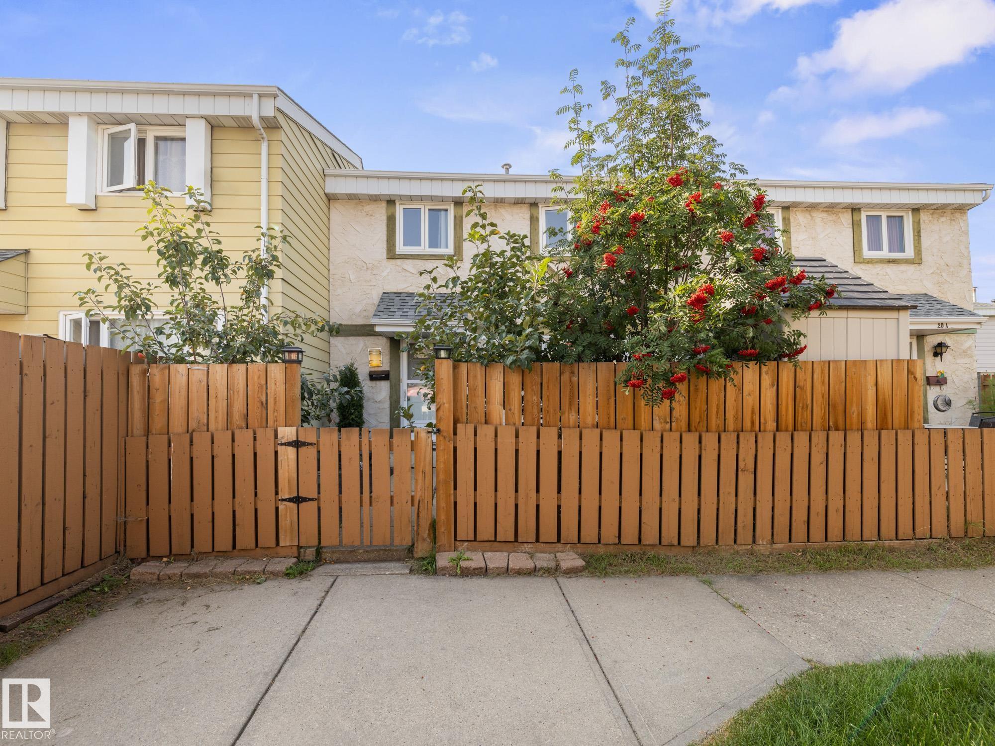 Photo 2 at 20E Callingwood Court NW, Callingwood North, Edmonton