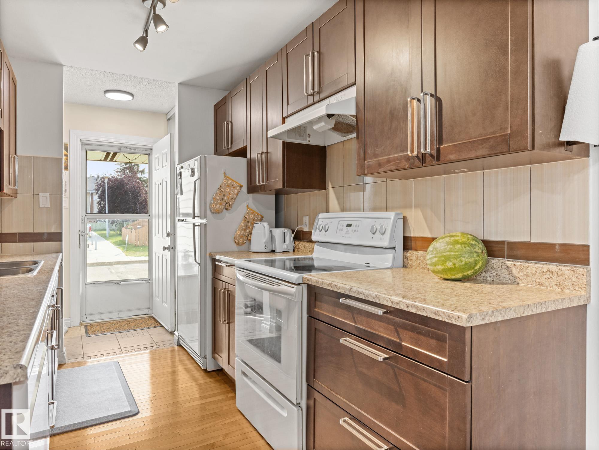 Photo 14 at 20E Callingwood Court NW, Callingwood North, Edmonton