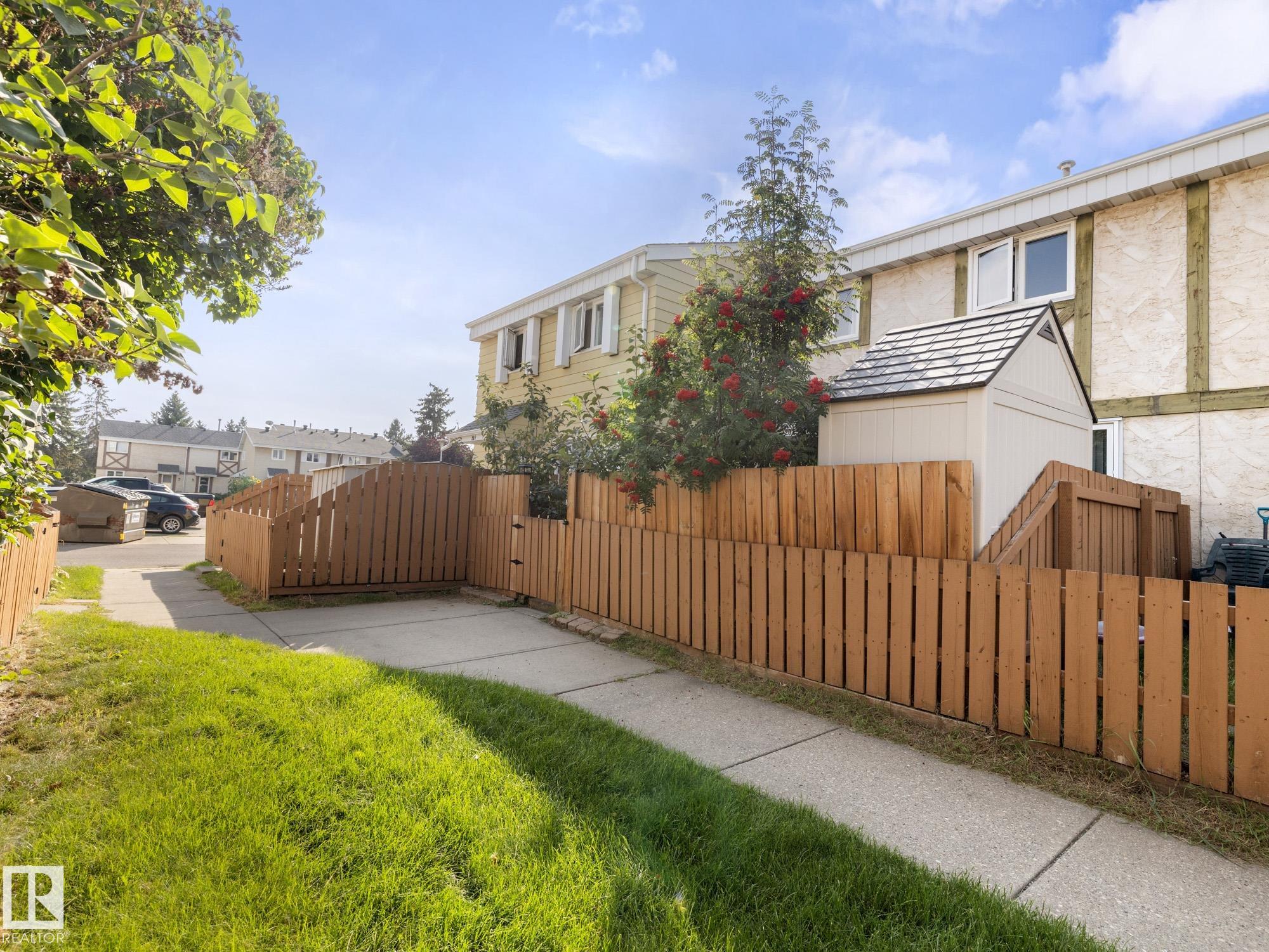 Photo 3 at 20E Callingwood Court NW, Callingwood North, Edmonton