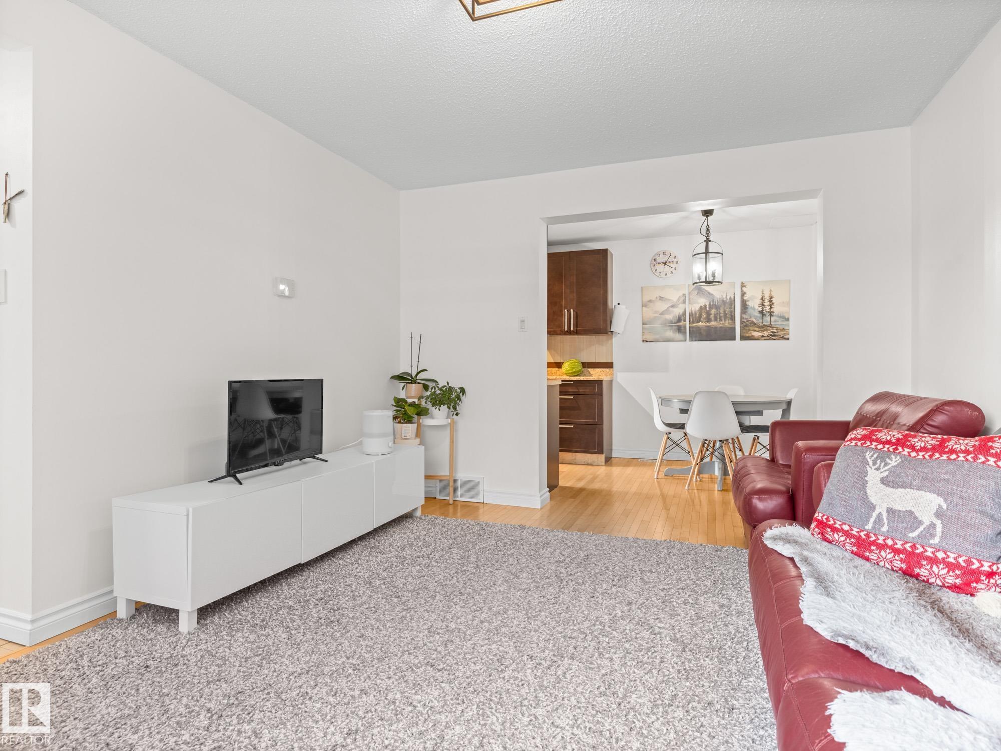 Photo 8 at 20E Callingwood Court NW, Callingwood North, Edmonton