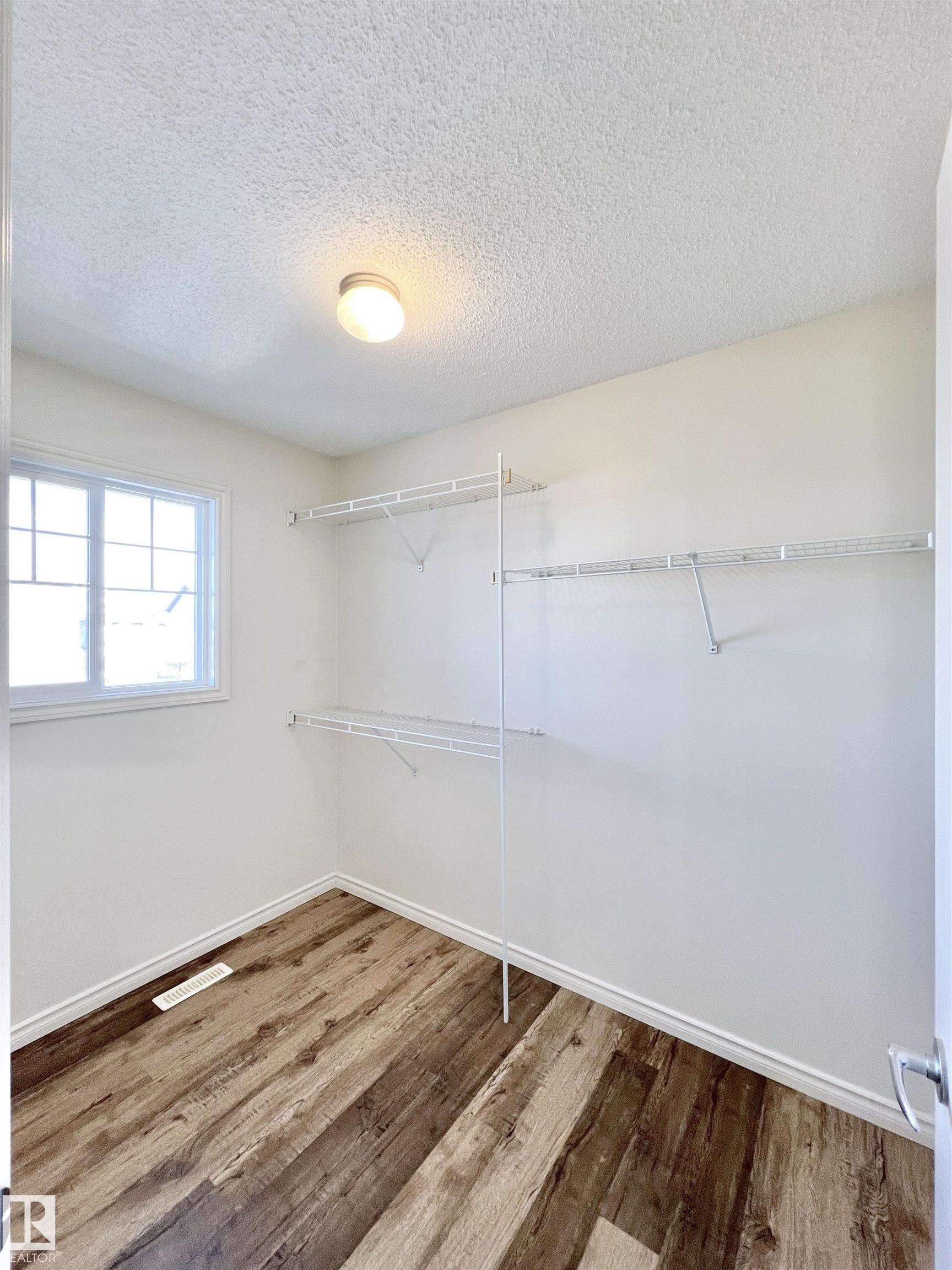 https://zimg.paragon.ice.com/ParagonImages/Property/PM/RAE/225391258/21/0/0/6f82adf3326e6555ce41e1dd0168ff0f/1/3cb07a83d05324c5f4191b7a3cbc6398/225391258-8accffb7-d5b5-4ced-8023-6d081da2ded1.JPG