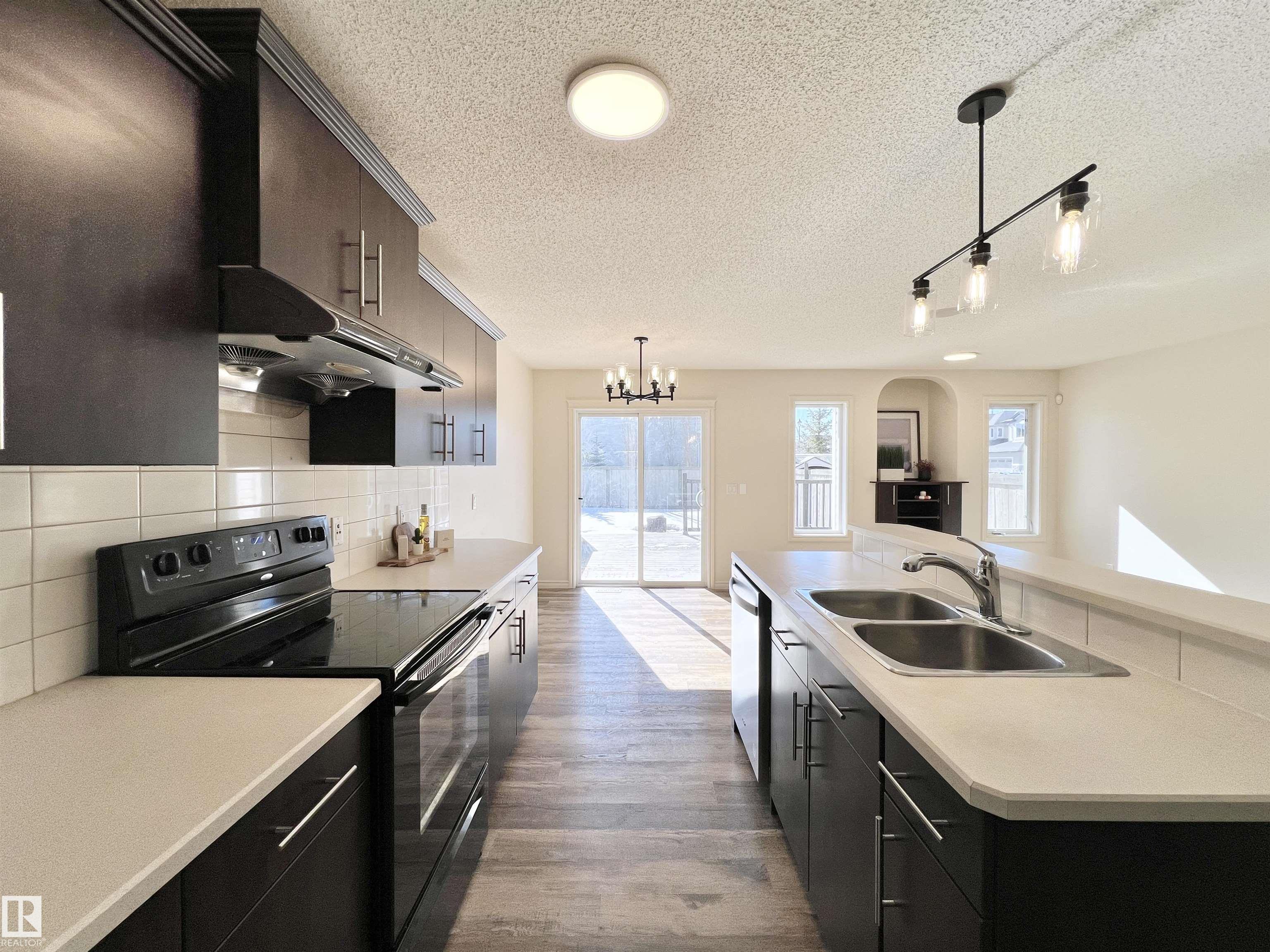 https://zimg.paragon.ice.com/ParagonImages/Property/PM/RAE/225391258/9/0/0/7c6f325f762a535e6a4b492a84b3064c/1/3cb07a83d05324c5f4191b7a3cbc6398/225391258-1882c7ea-119f-4439-bd23-b033328ac677.JPG
