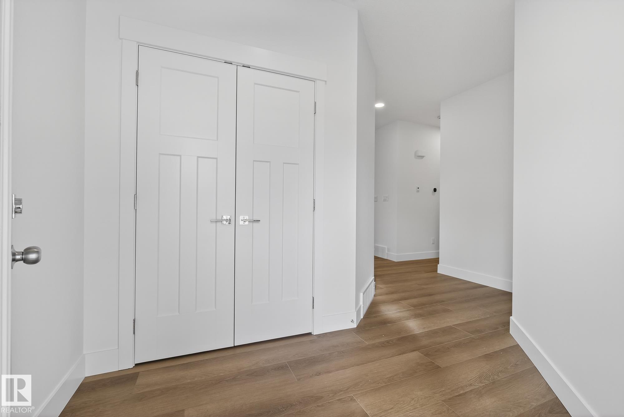 Photo 4 at 7091 Kiviaq Crescent SW, Keswick, Edmonton