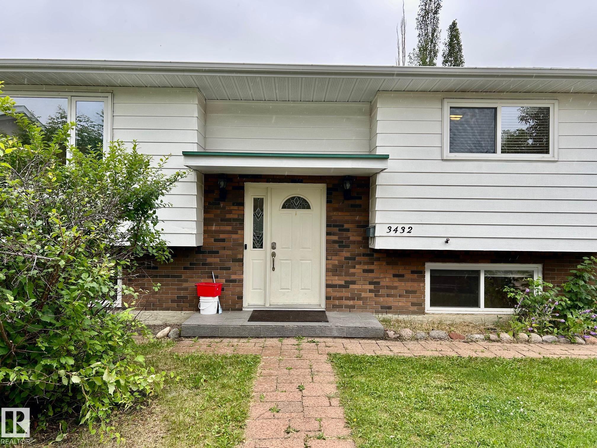 Photo 2 at 3432 81 Street NW, Richfield, Edmonton