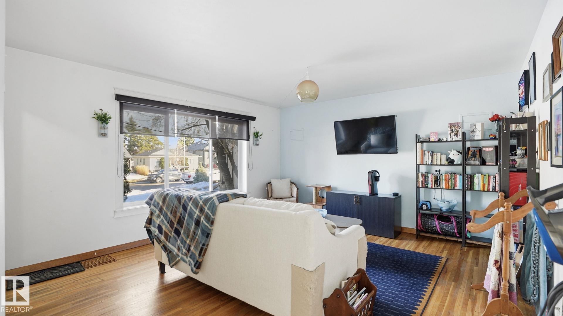 Photo 8 at 10922 117 Street NW, Queen Mary Park, Edmonton