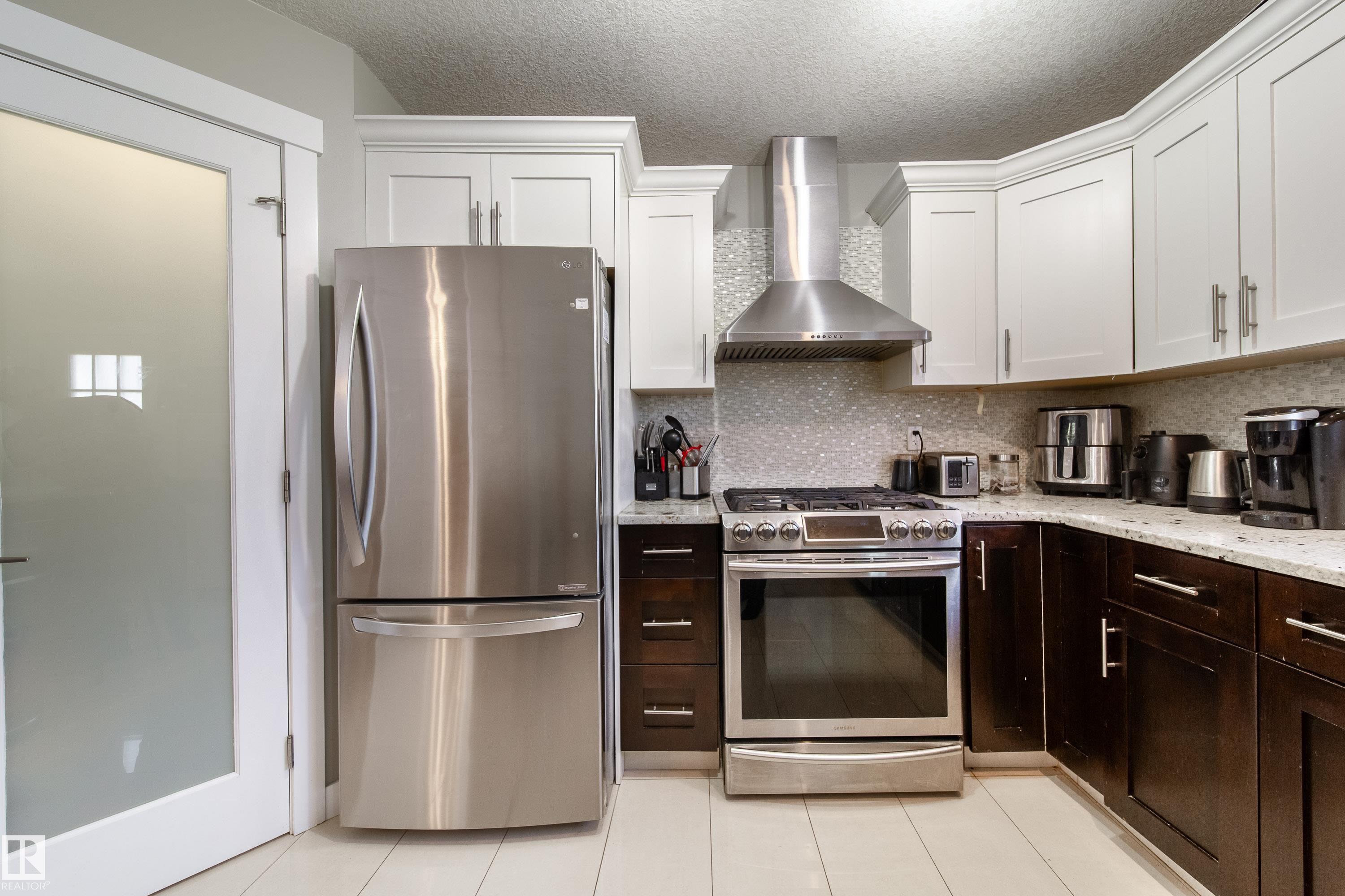 Photo 11 at 9742 153 Street NW, West Jasper Place, Edmonton