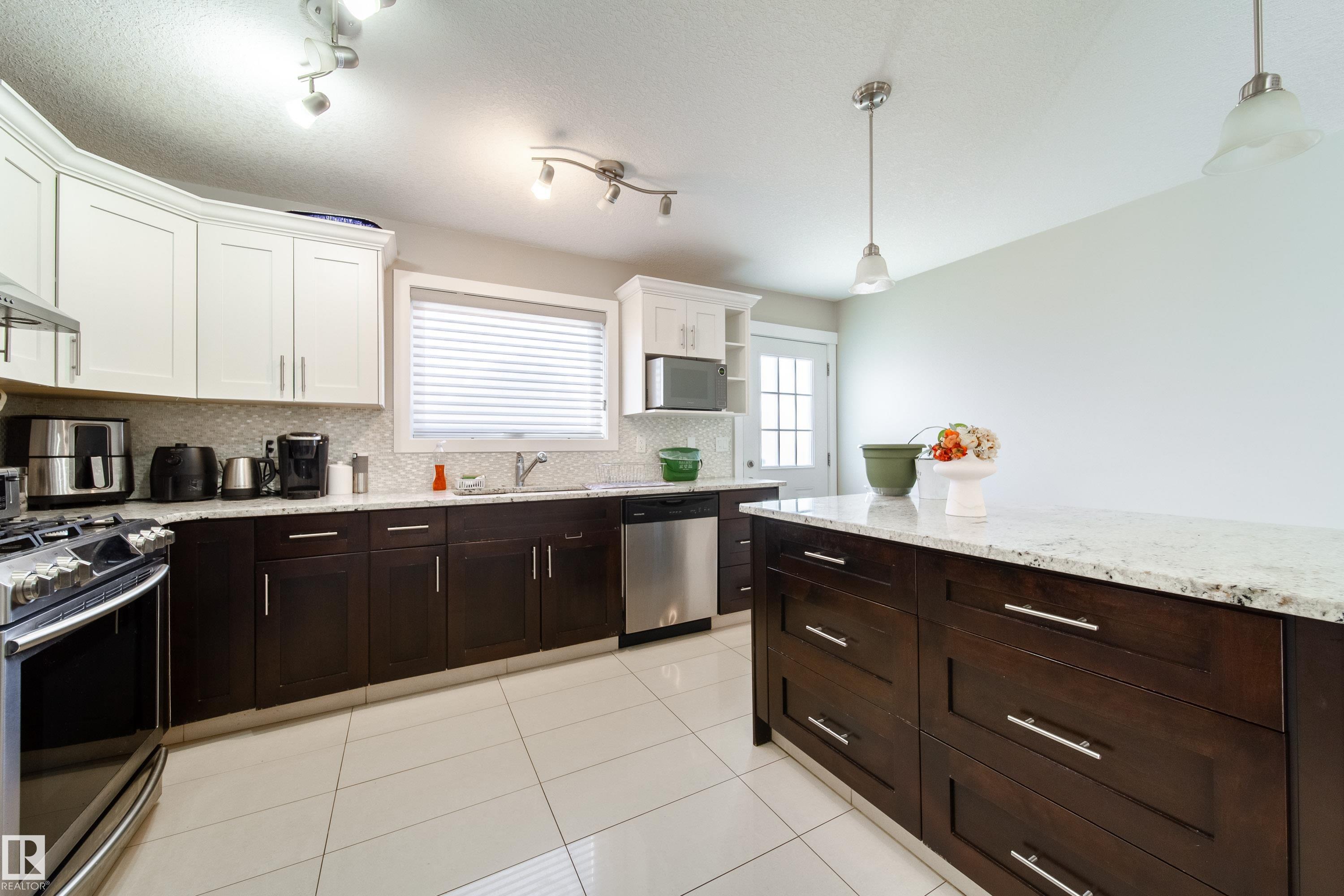 Photo 10 at 9742 153 Street NW, West Jasper Place, Edmonton