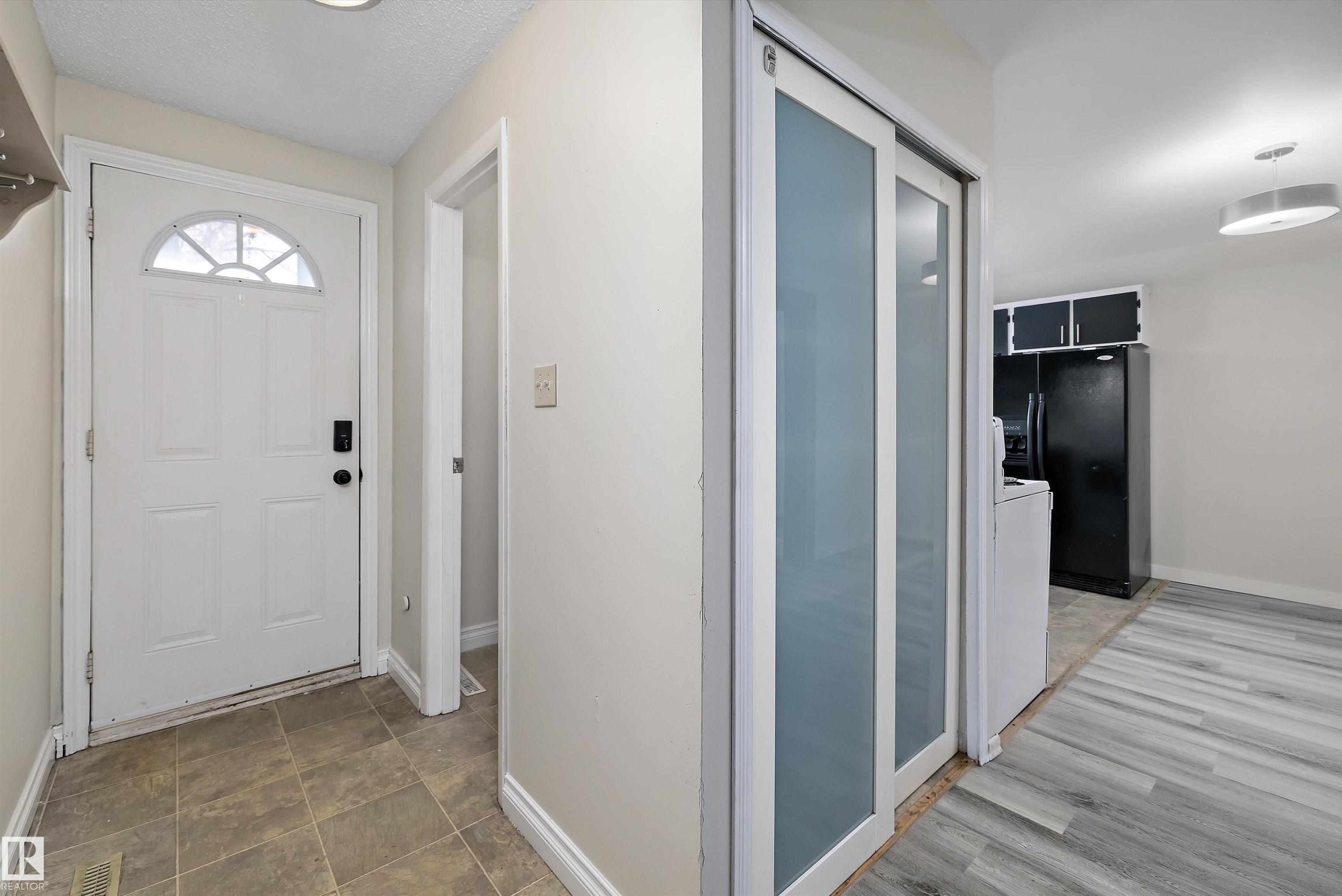 Photo 15 at 11813 44 Street NW, Beacon Heights, Edmonton