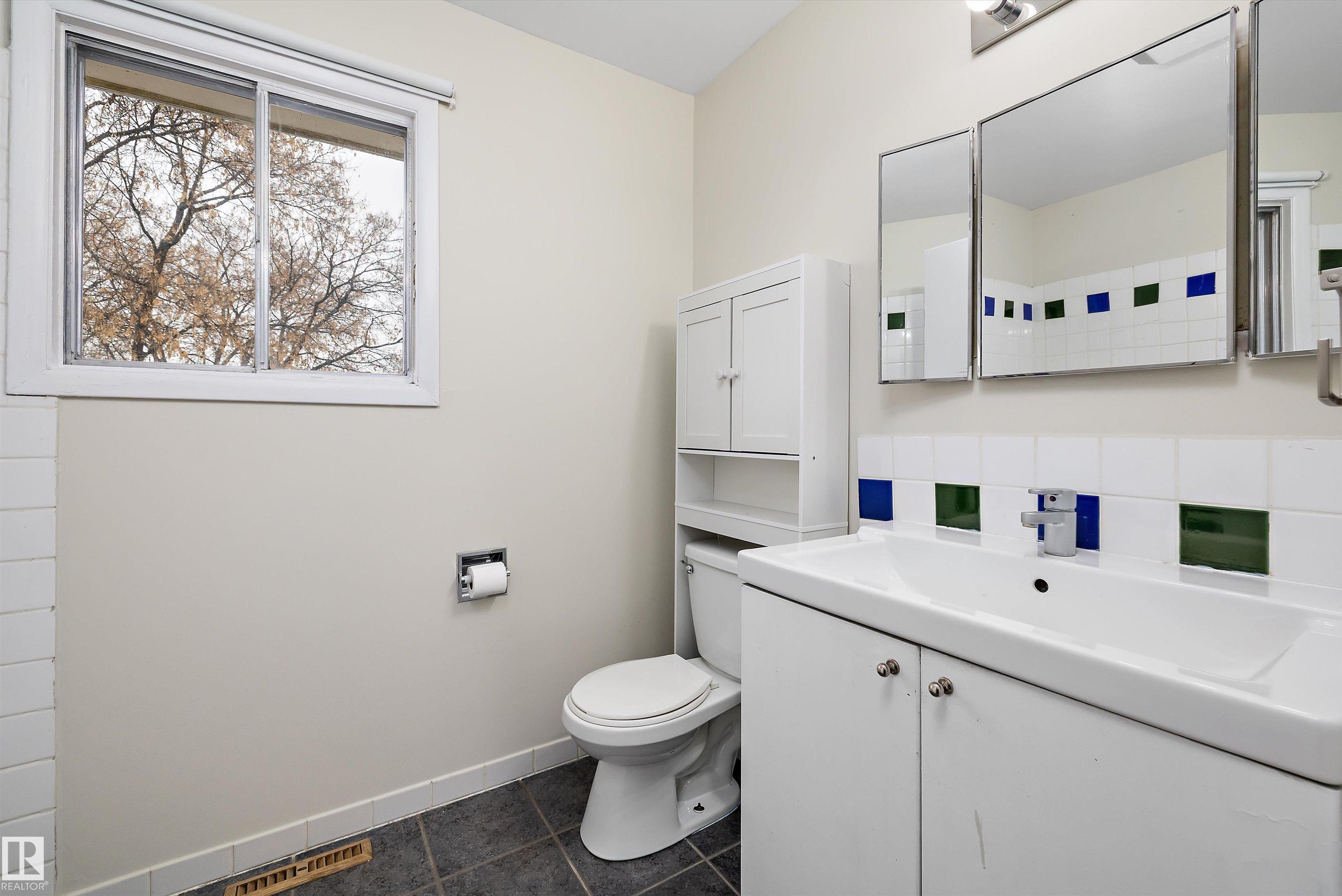 Photo 17 at 11813 44 Street NW, Beacon Heights, Edmonton