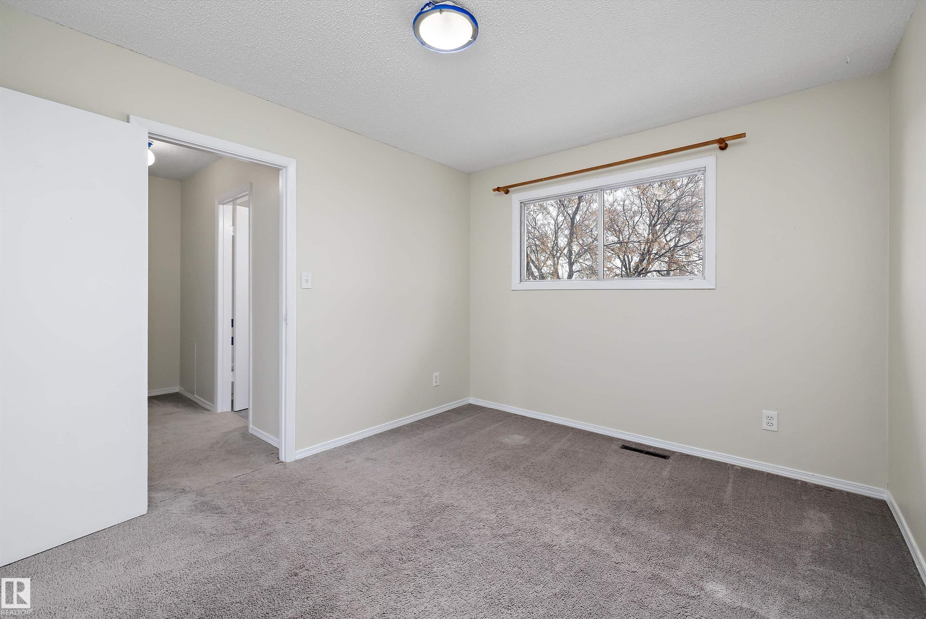 Photo 20 at 11813 44 Street NW, Beacon Heights, Edmonton