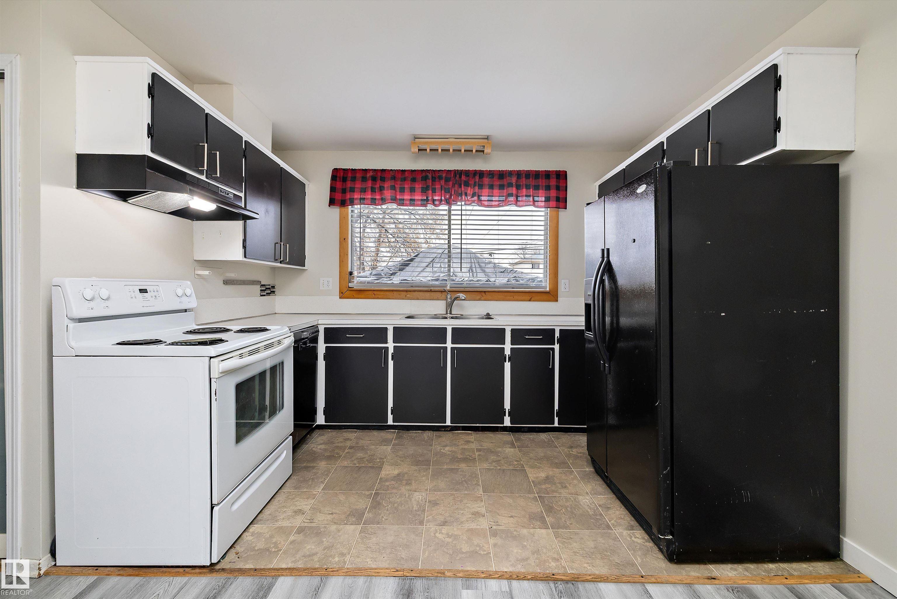 Photo 4 at 11813 44 Street NW, Beacon Heights, Edmonton