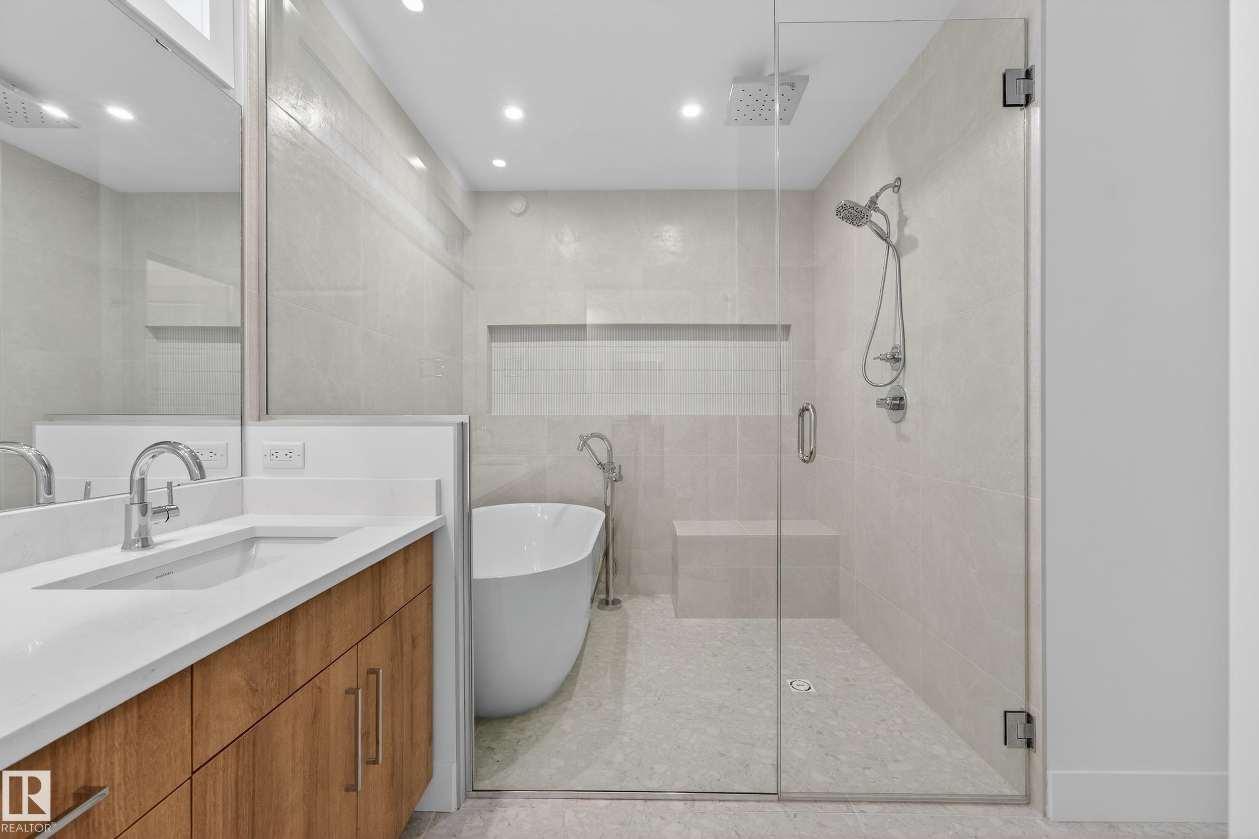 Photo 34 at 7093 Kiviaq Crescent SW, Keswick, Edmonton