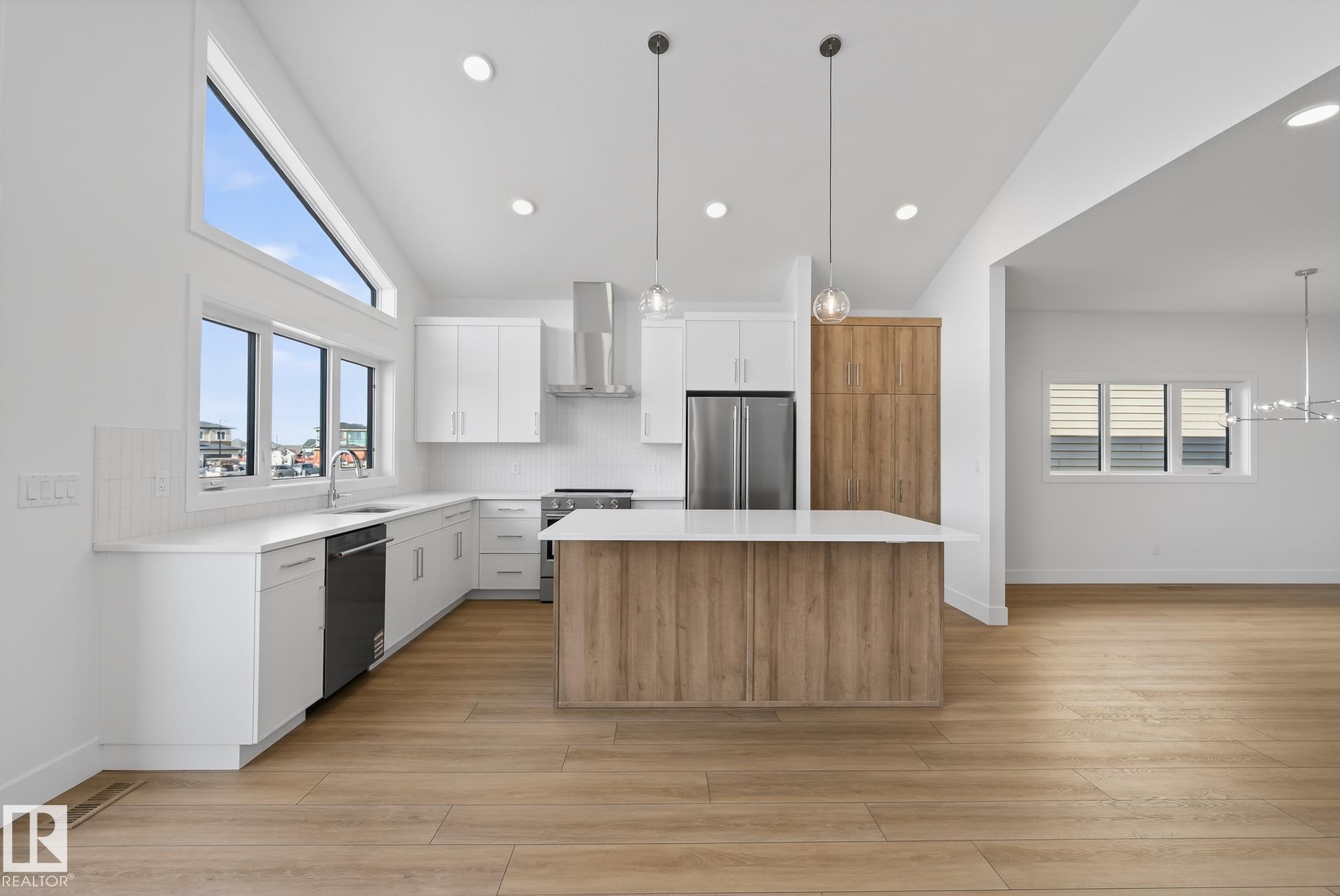 Photo 5 at 7093 Kiviaq Crescent SW, Keswick, Edmonton