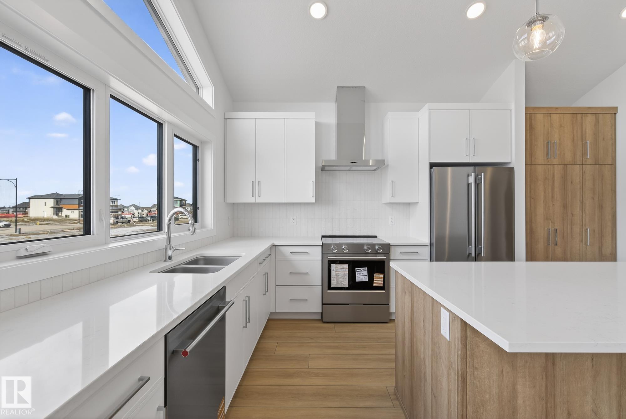 Photo 6 at 7093 Kiviaq Crescent SW, Keswick, Edmonton