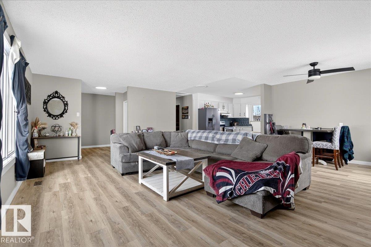 23 58121 Lily Lake Road, Braun Village, Rural Sturgeon County