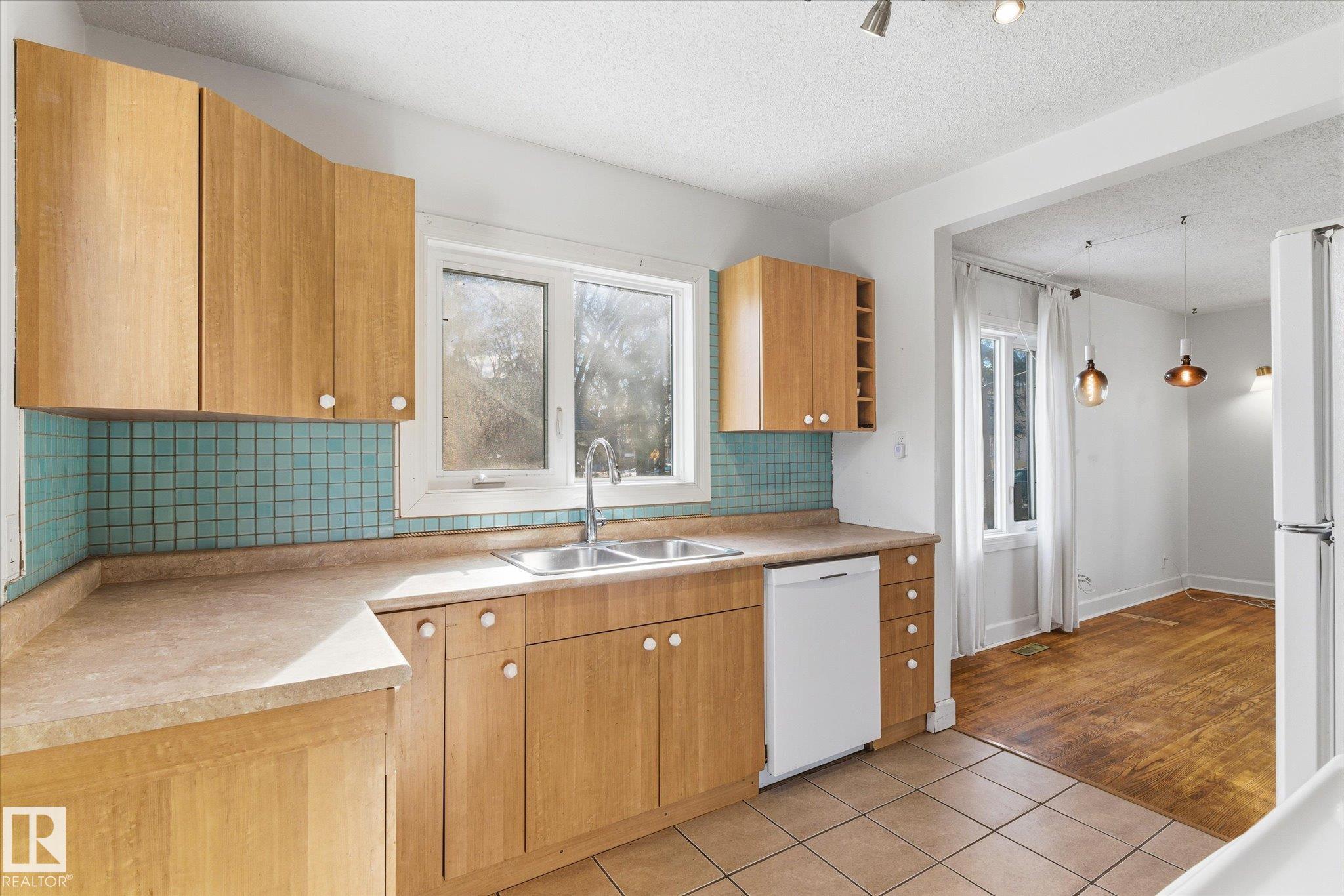 Photo 11 at 12821 122 Street NW, Calder, Edmonton