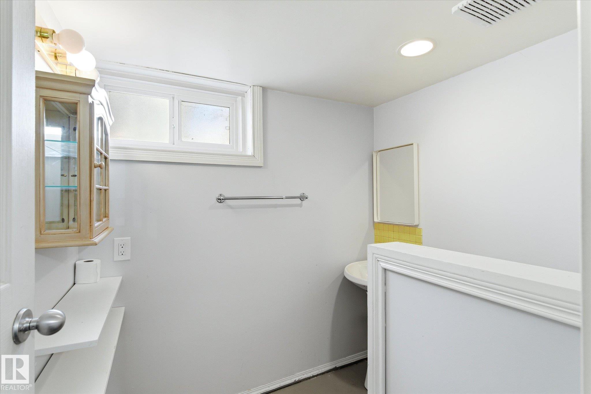 Photo 28 at 12821 122 Street NW, Calder, Edmonton