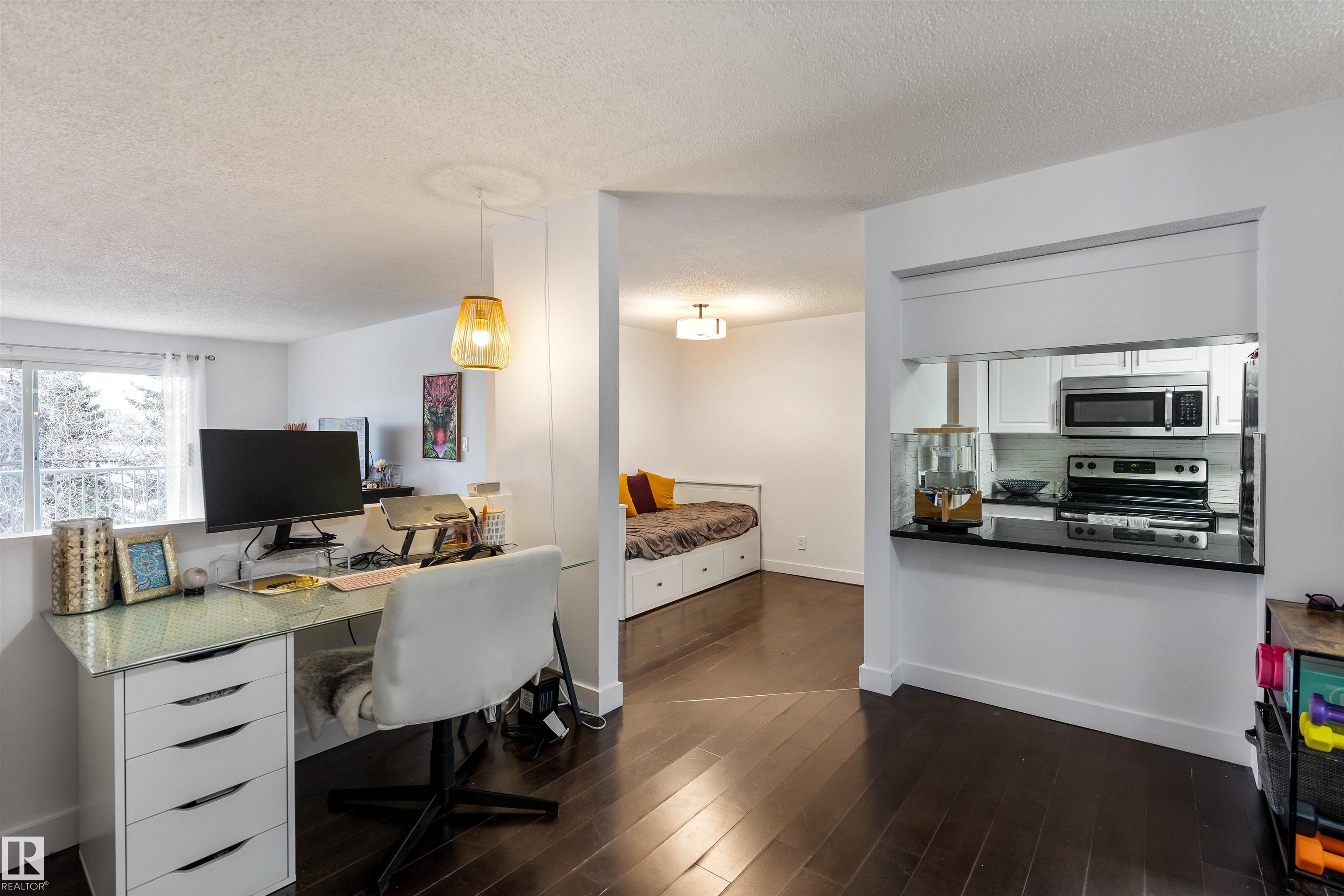 Photo 7 at 403 - 10335 118 Street NW, Wîhkwêntôwin, Edmonton