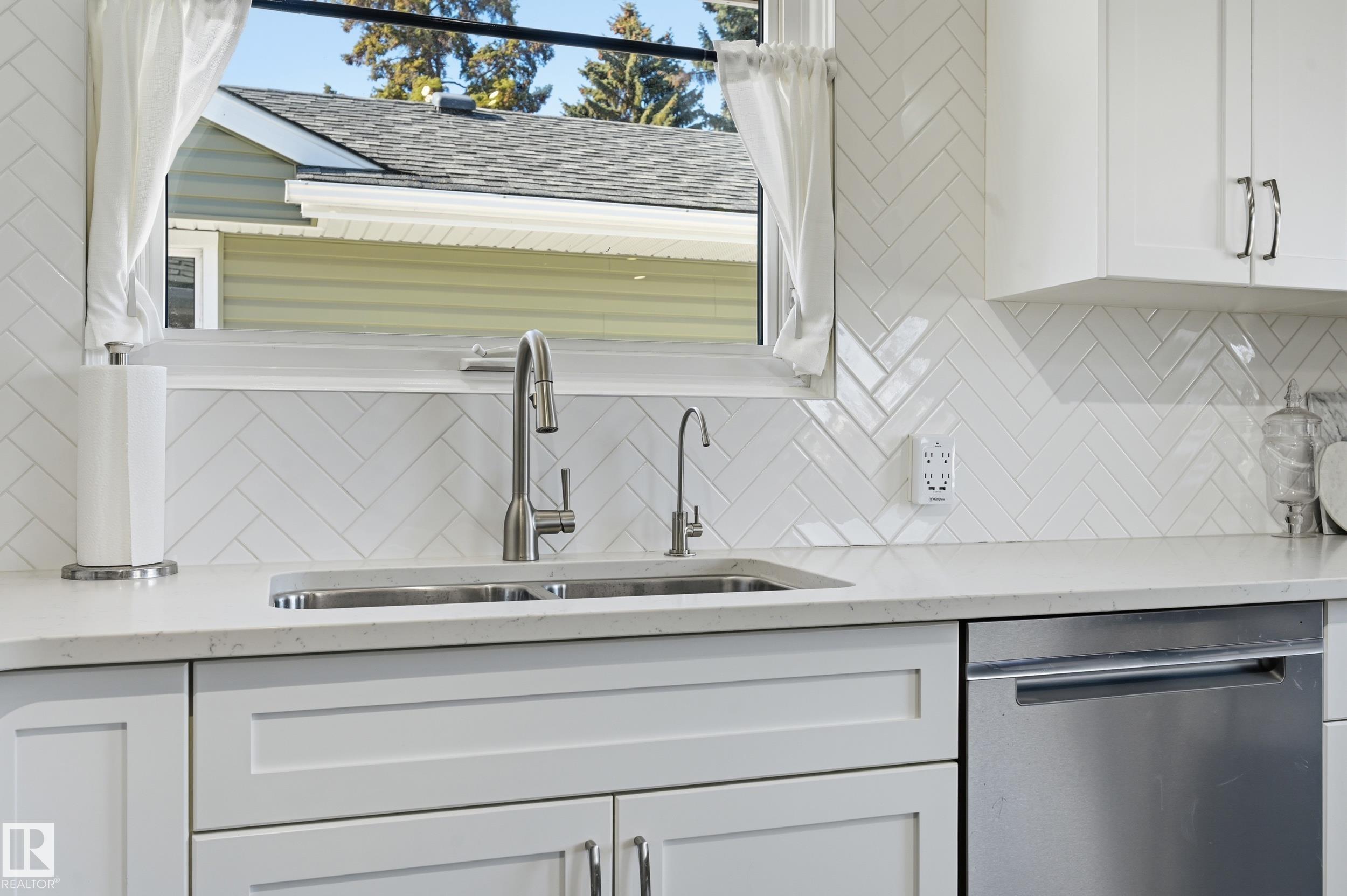 Photo 12 at 7719 71 Avenue NW, Avonmore, Edmonton