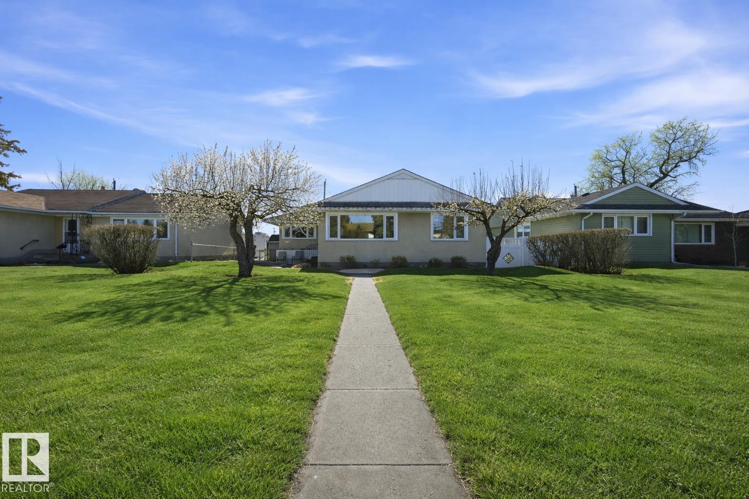 Photo 3 at 7719 71 Avenue NW, Avonmore, Edmonton