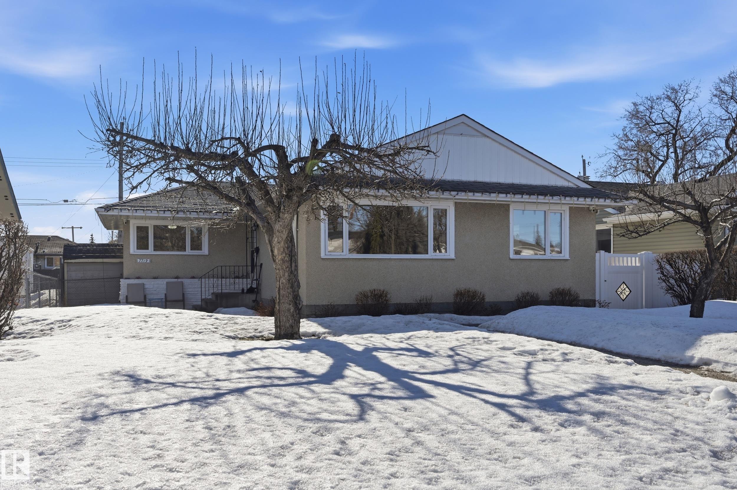 Photo 4 at 7719 71 Avenue NW, Avonmore, Edmonton