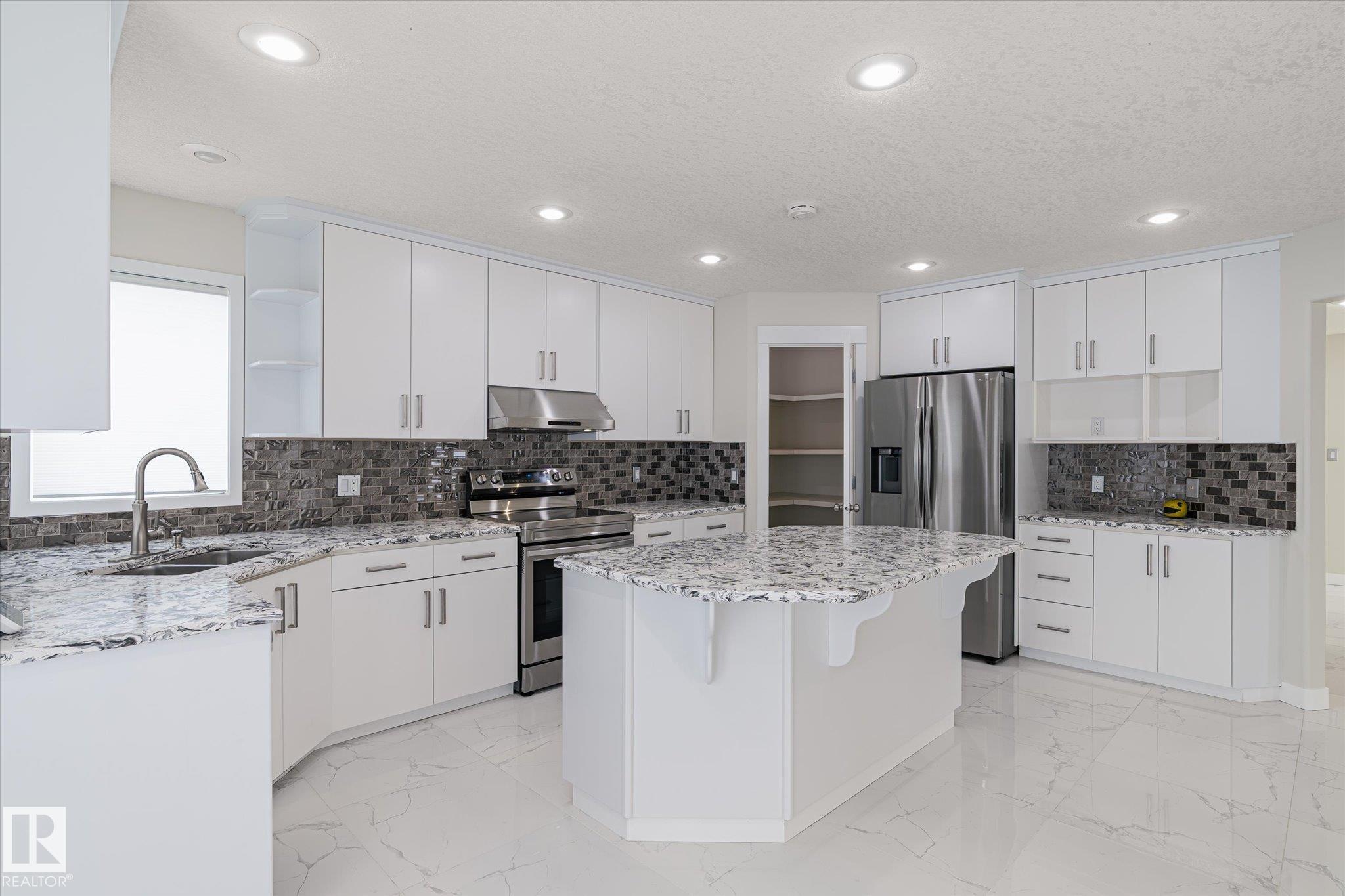 Photo 18 at 8616 159a Avenue NW, Belle Rive, Edmonton