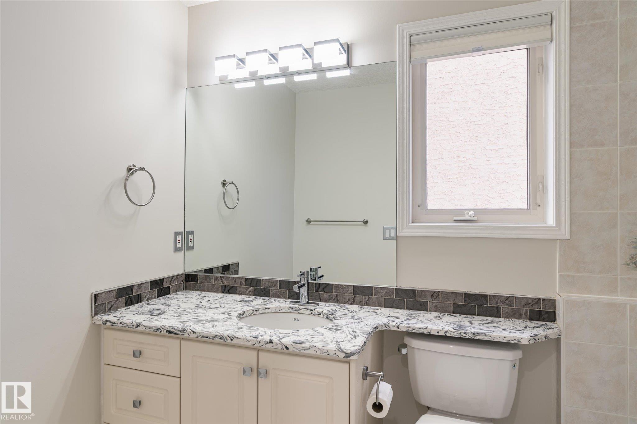 Photo 22 at 8616 159a Avenue NW, Belle Rive, Edmonton