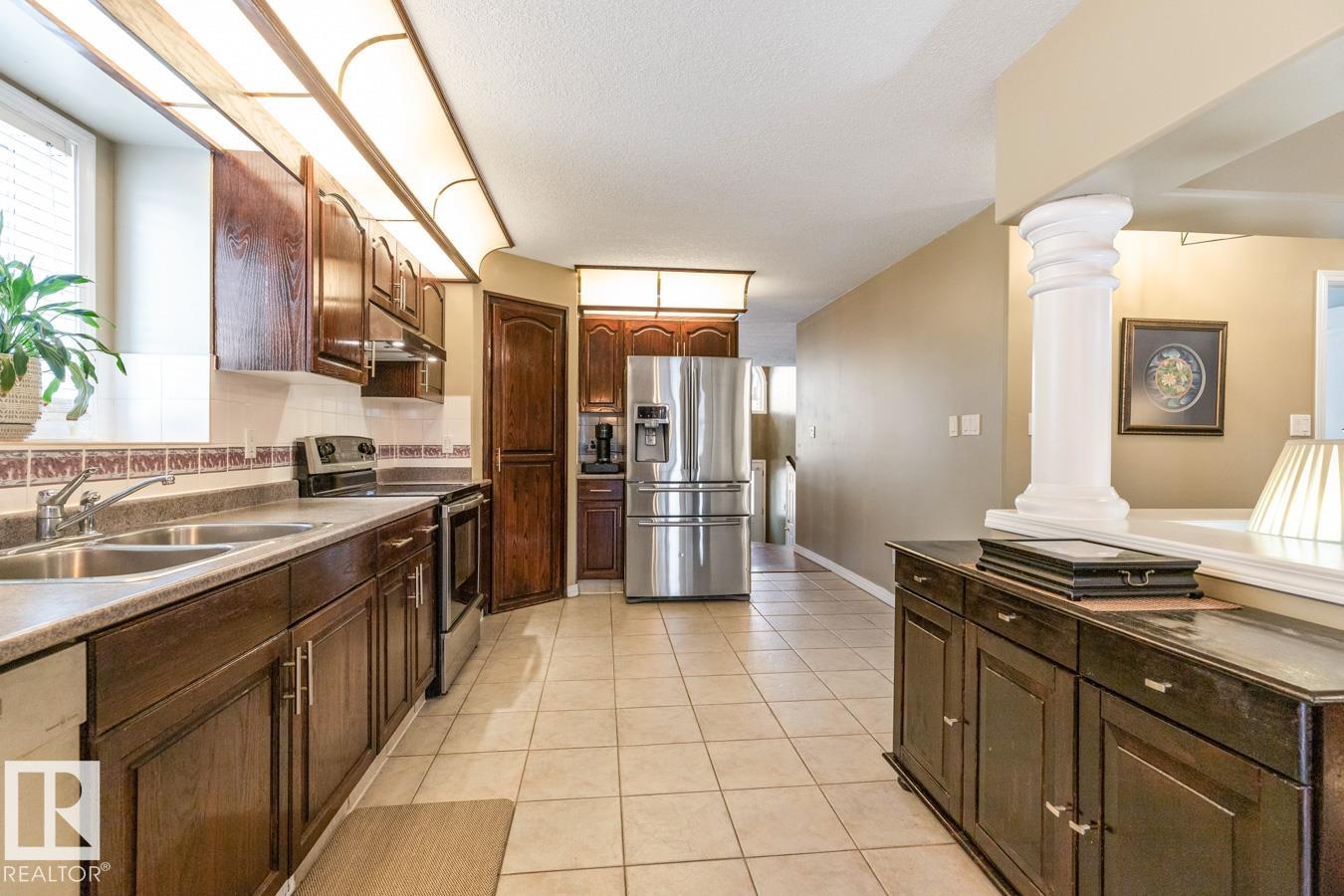 Photo 14 at 454 Ormsby Road W NW, Ormsby Place, Edmonton