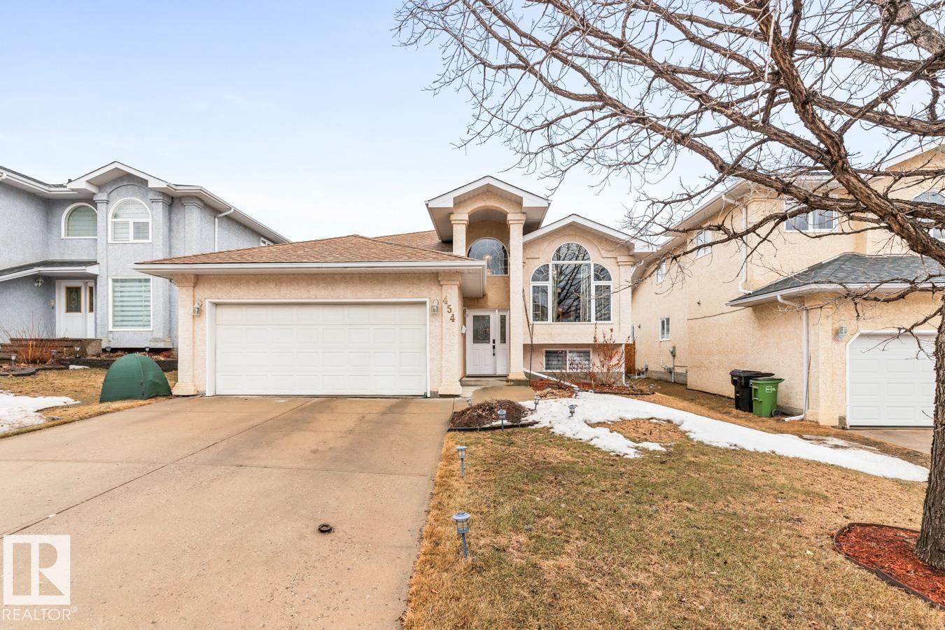 Photo 3 at 454 Ormsby Road W NW, Ormsby Place, Edmonton