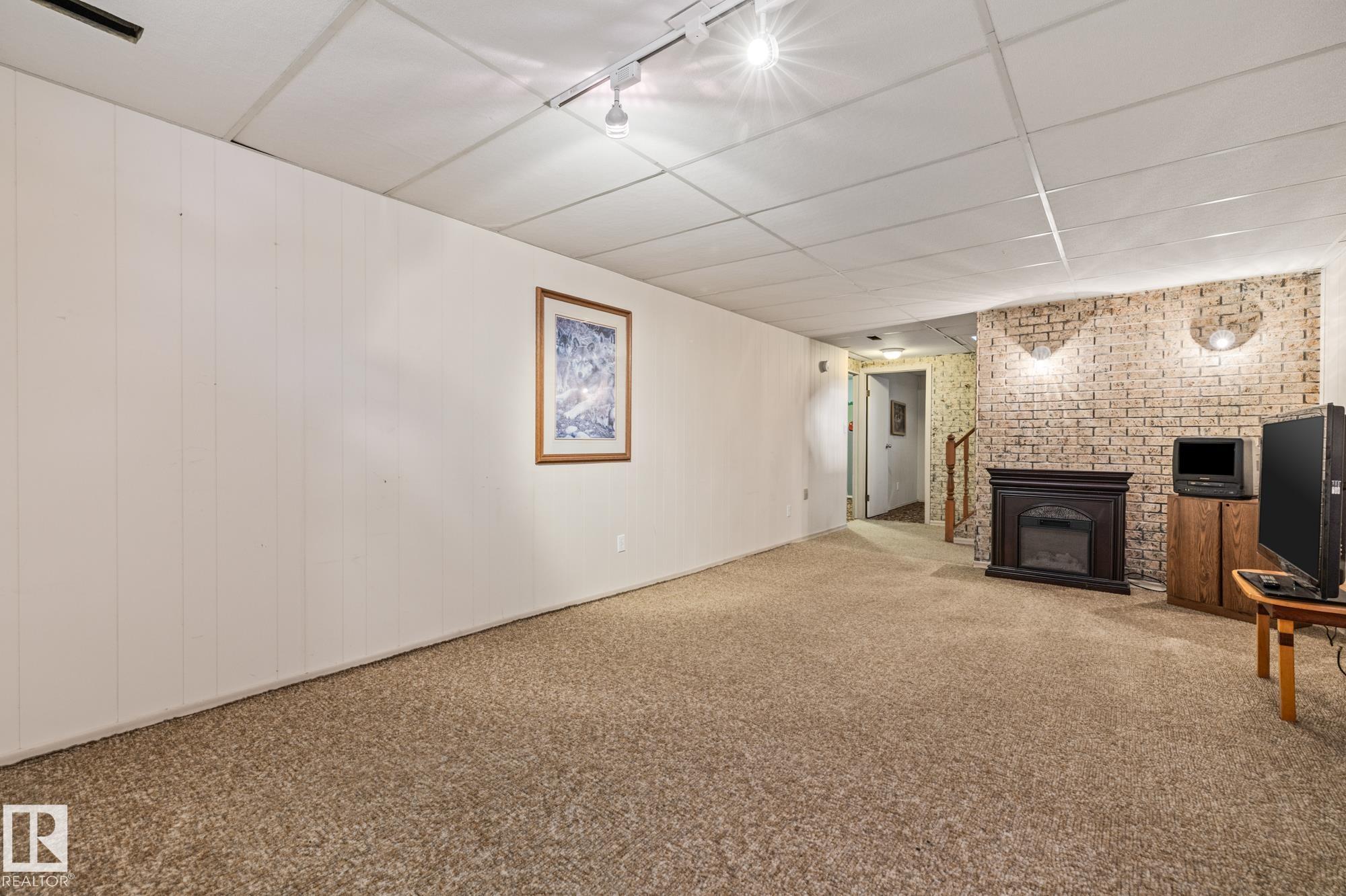 Photo 25 at 11431 149 Avenue NW, Caernarvon, Edmonton