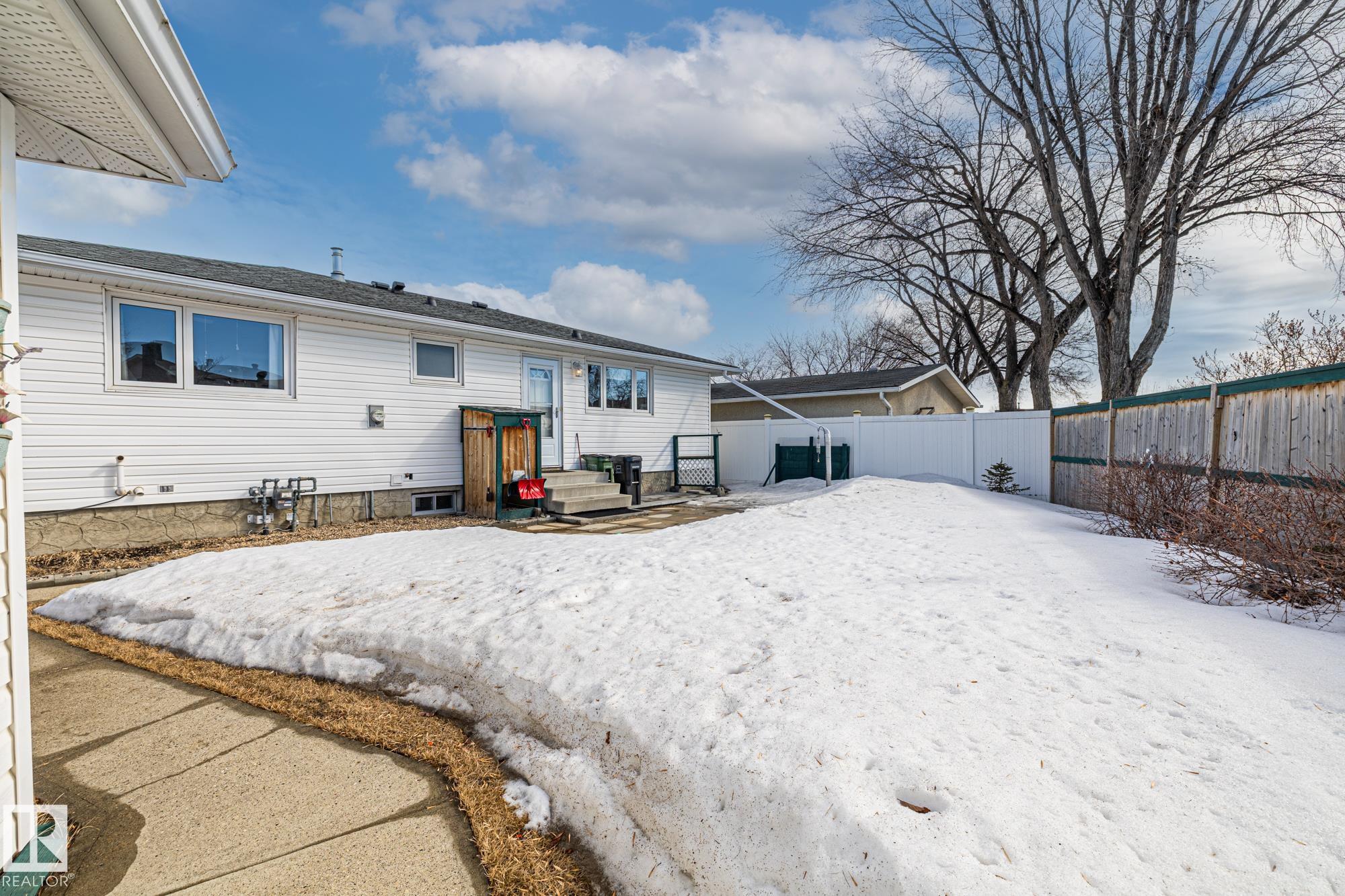 Photo 31 at 11431 149 Avenue NW, Caernarvon, Edmonton