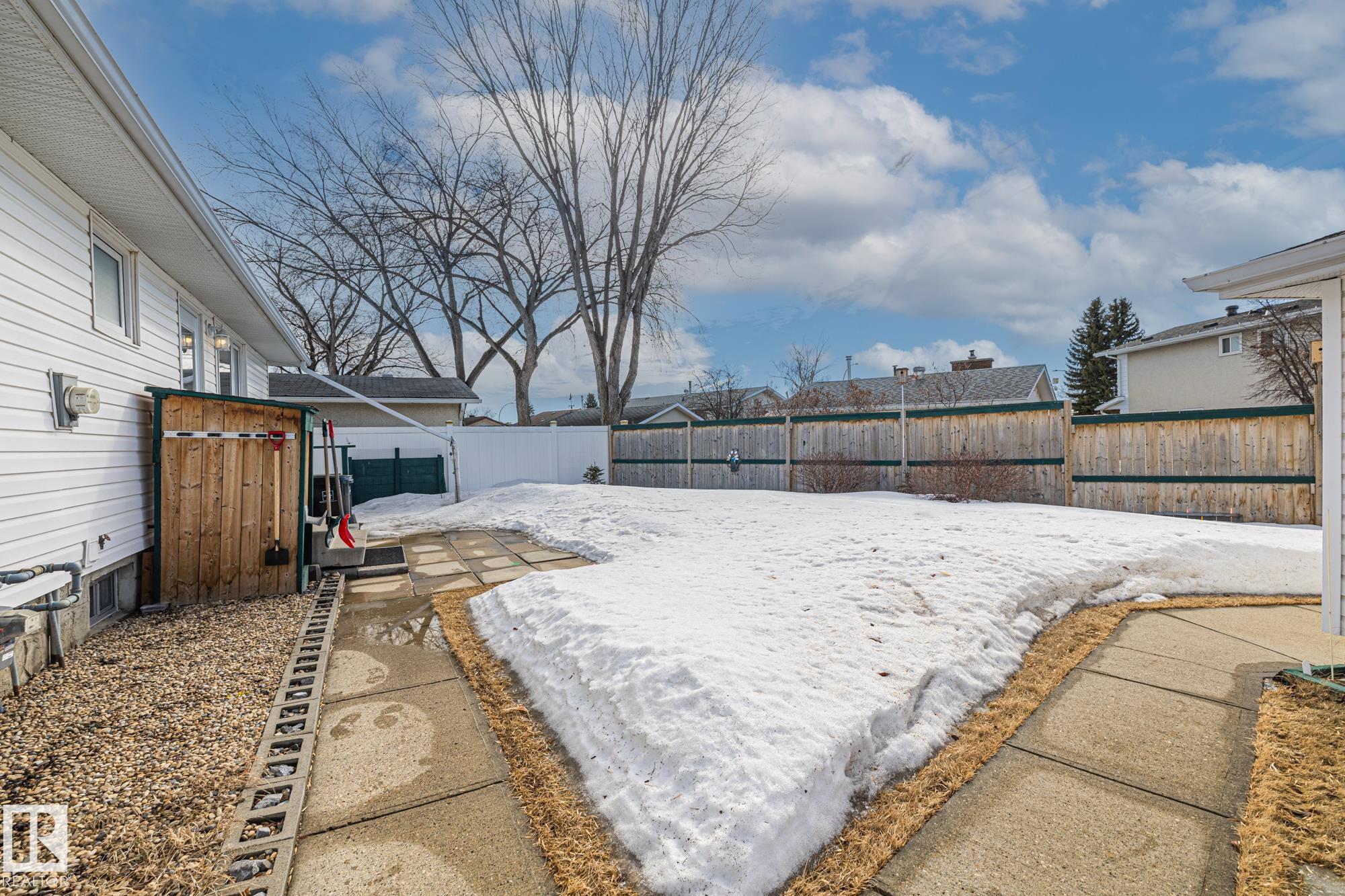 Photo 32 at 11431 149 Avenue NW, Caernarvon, Edmonton