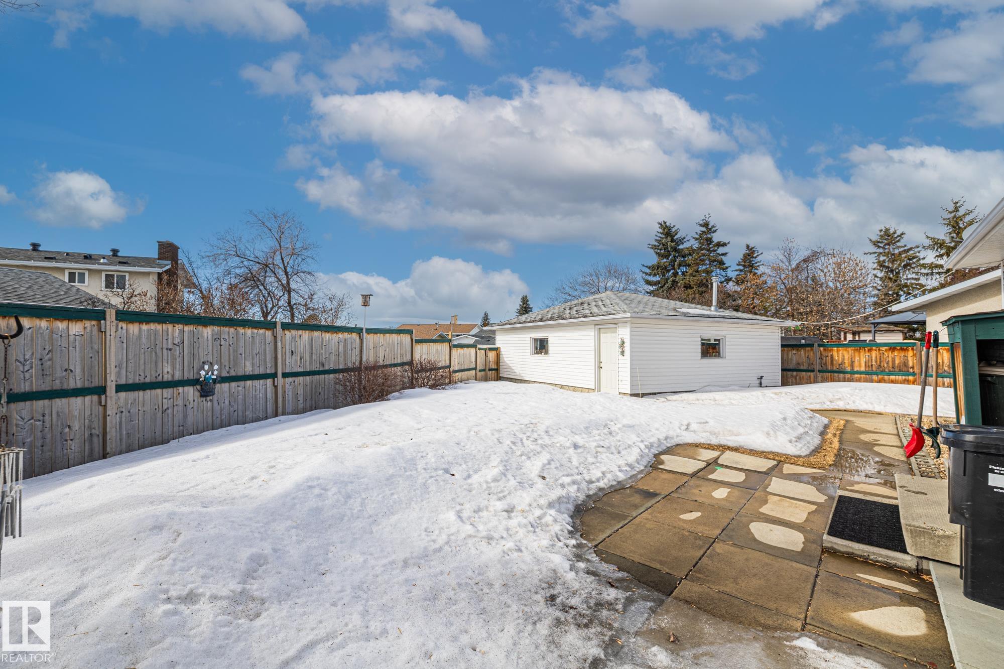 Photo 33 at 11431 149 Avenue NW, Caernarvon, Edmonton