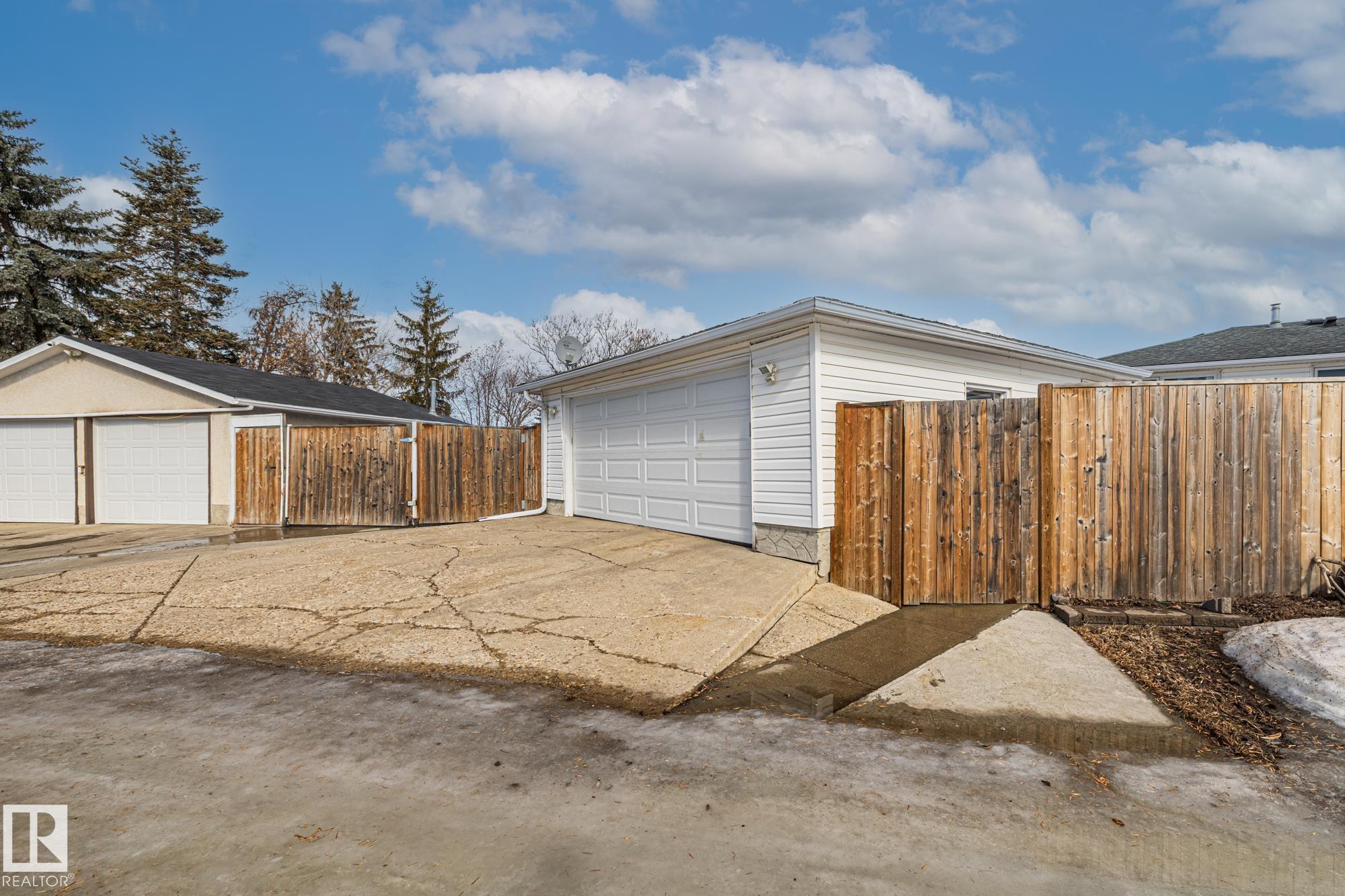 Photo 36 at 11431 149 Avenue NW, Caernarvon, Edmonton