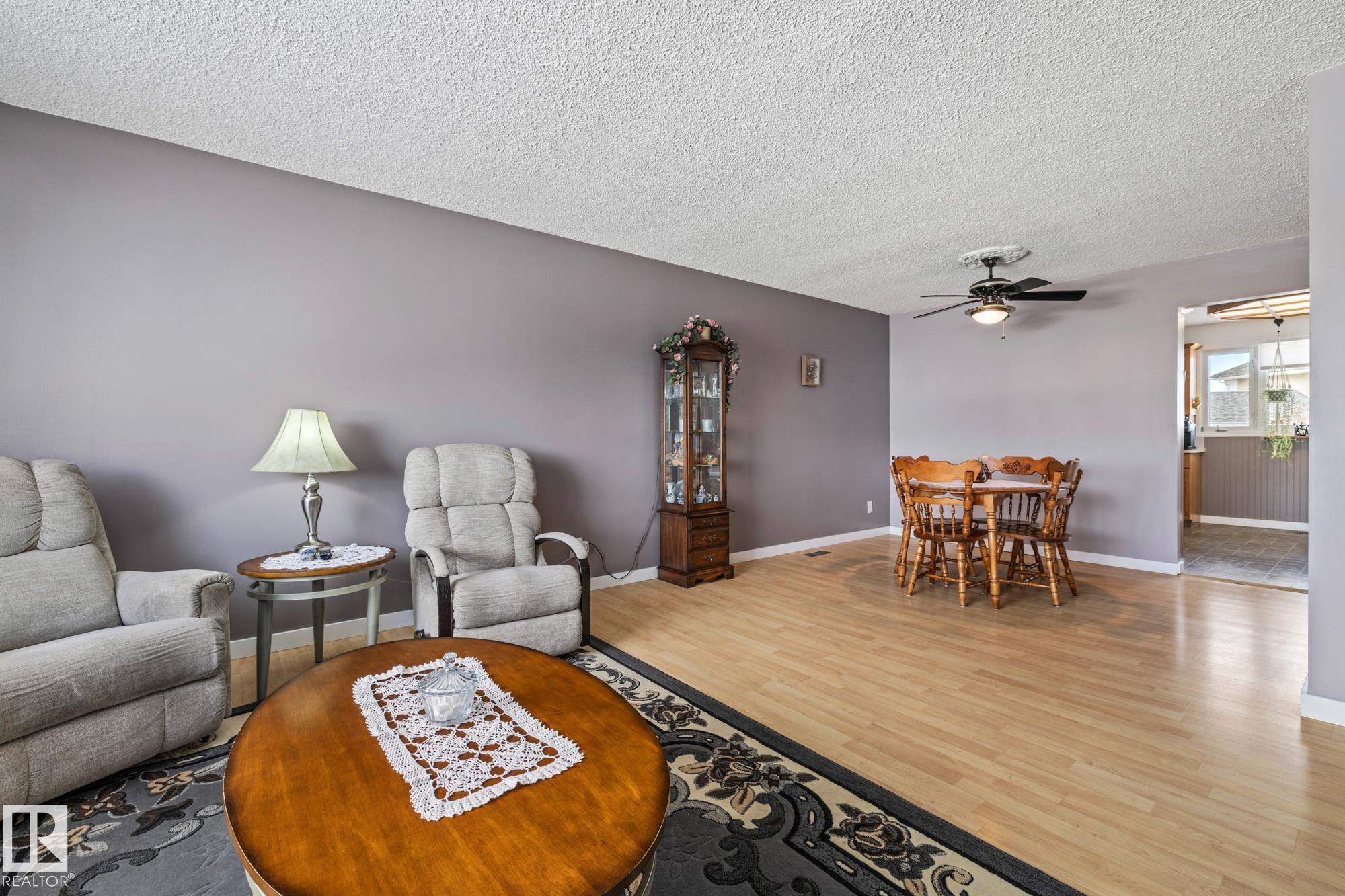 Photo 5 at 11431 149 Avenue NW, Caernarvon, Edmonton