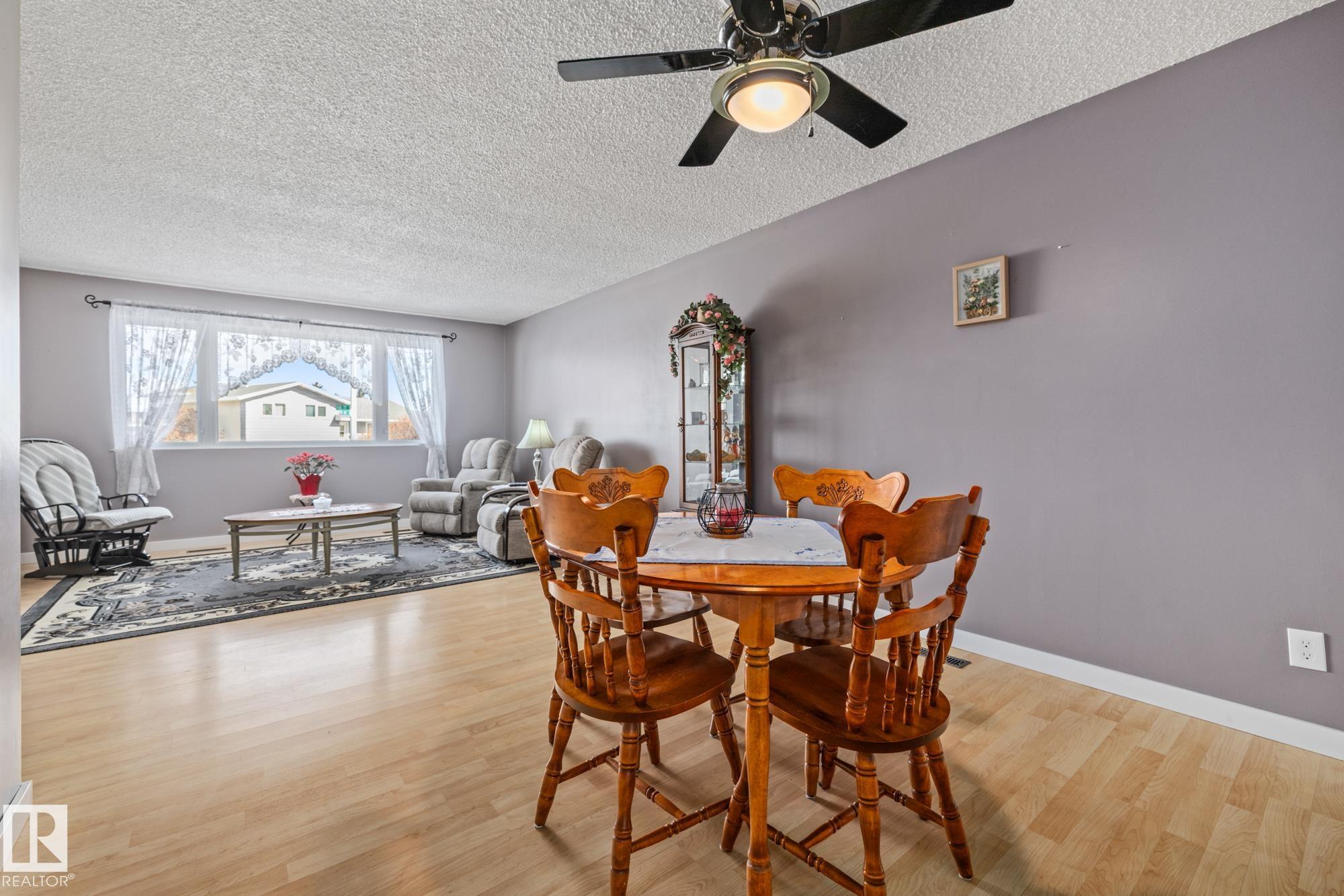 Photo 8 at 11431 149 Avenue NW, Caernarvon, Edmonton