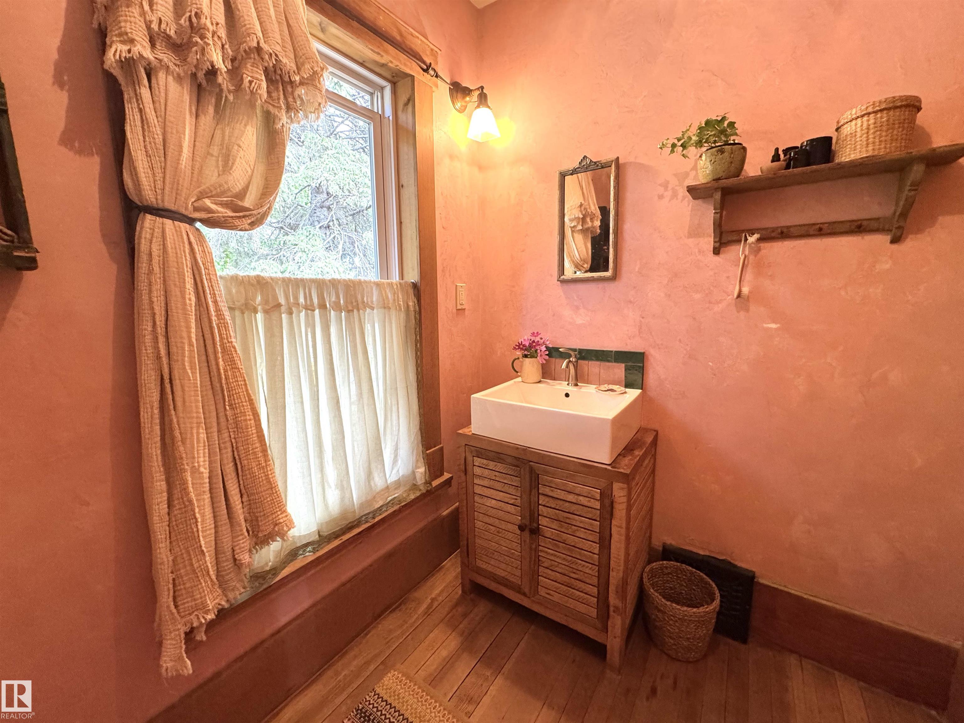 Photo 36 at 7024 105a Street NW, Queen Alexandra, Edmonton