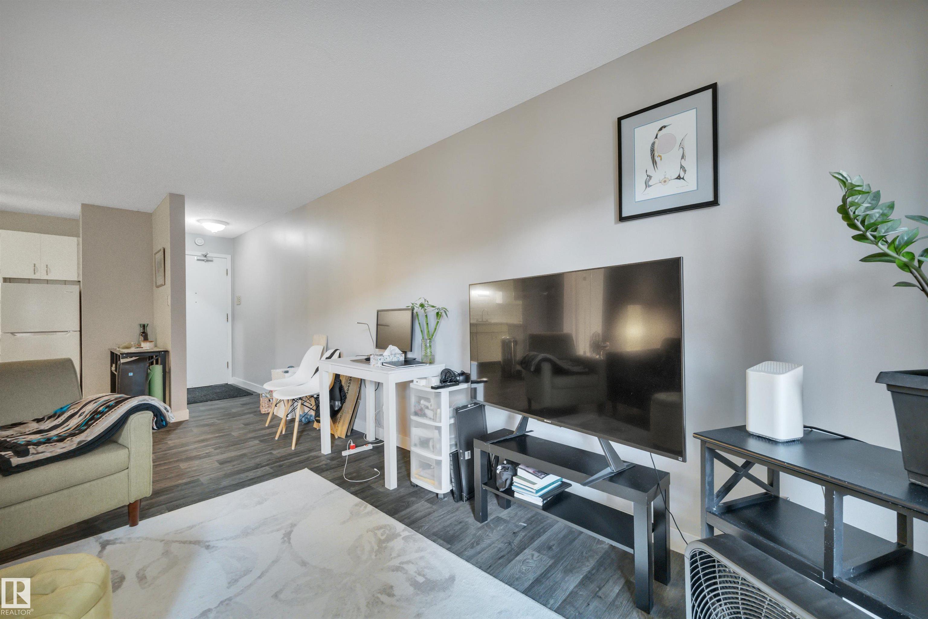 Photo 10 at 203 - 10225 114 Street NW, Wîhkwêntôwin, Edmonton