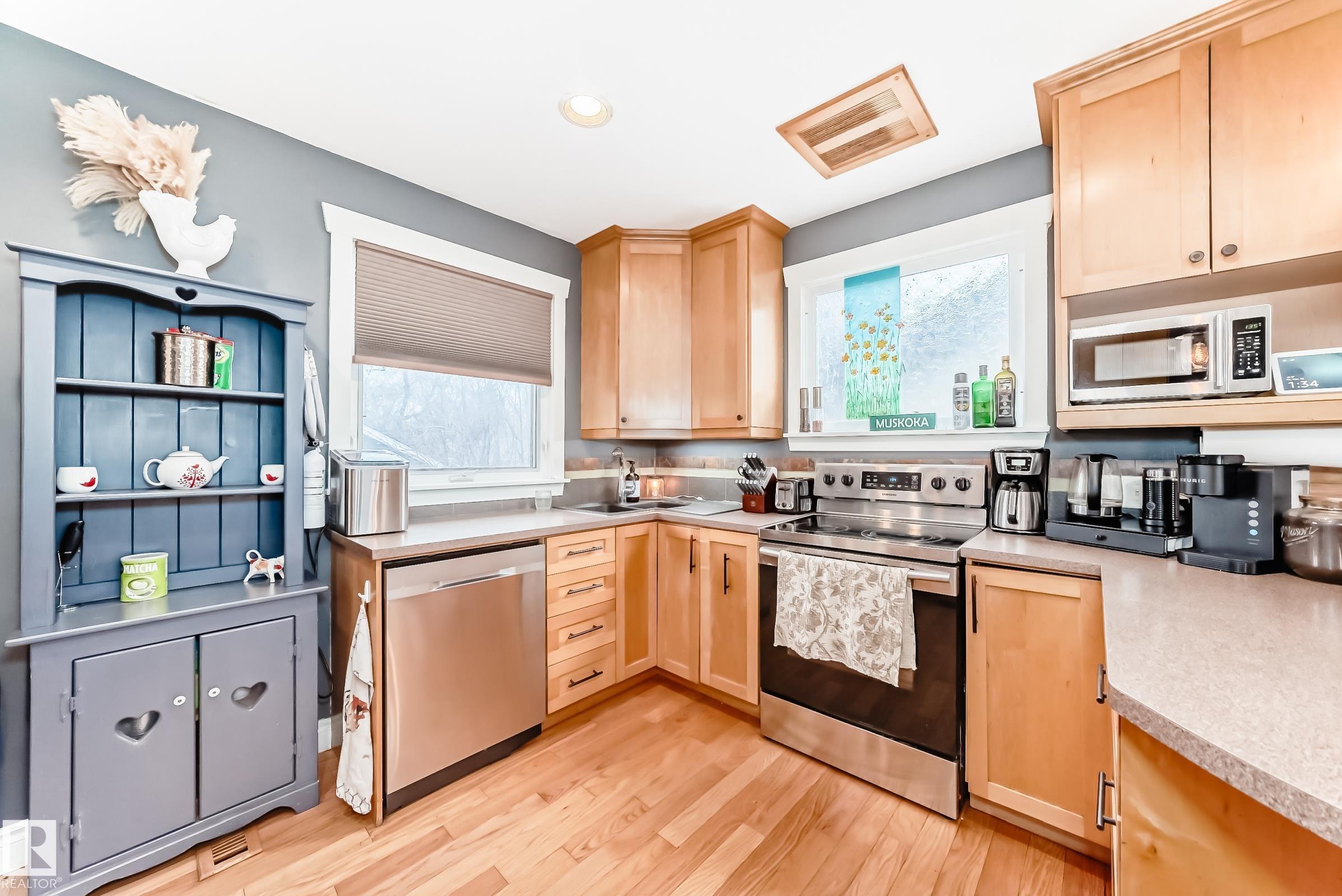 Photo 9 at 3815 115 Avenue NW, Beverly Heights, Edmonton