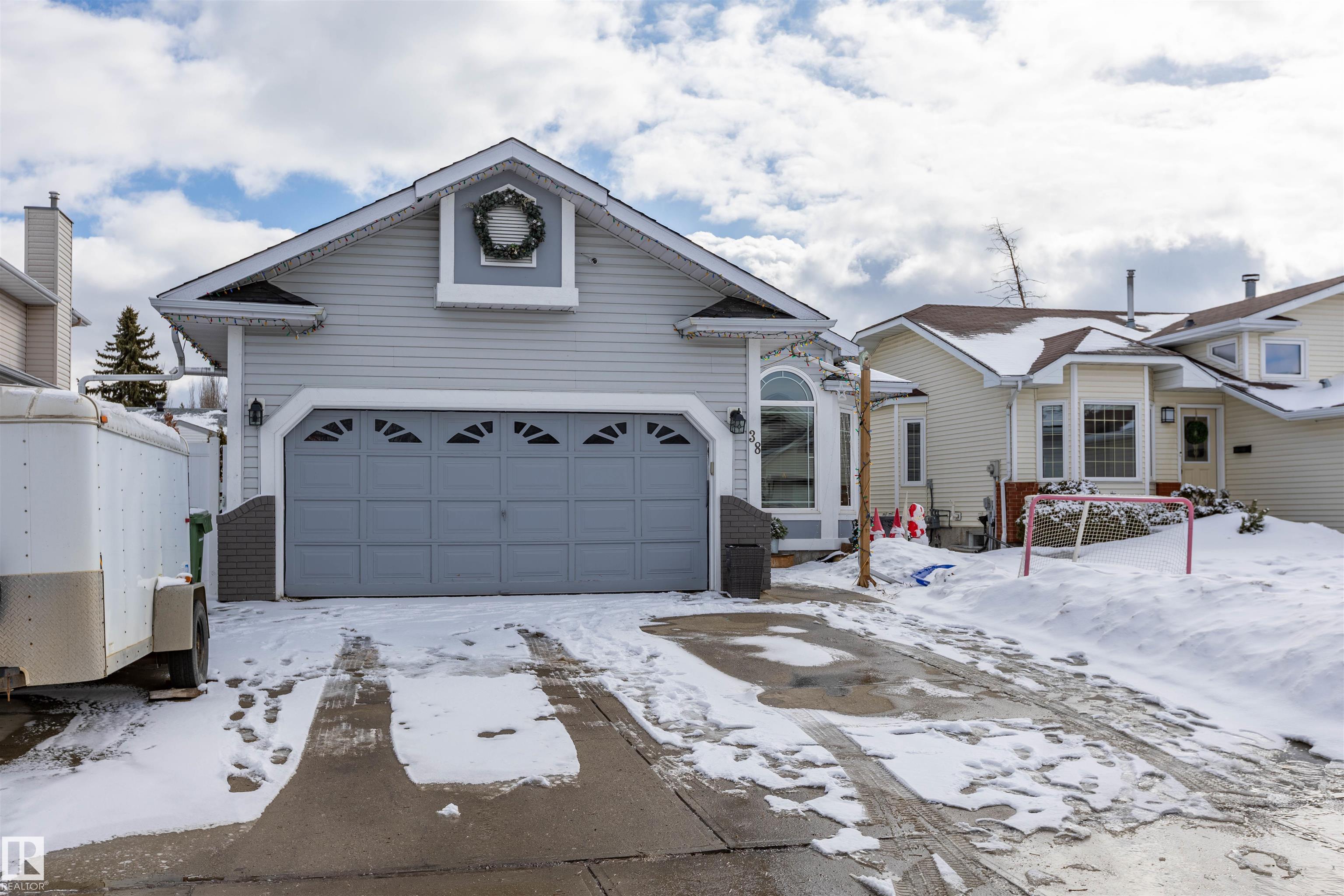 38 Desmarais Crescent, Deer Ridge, St. Albert