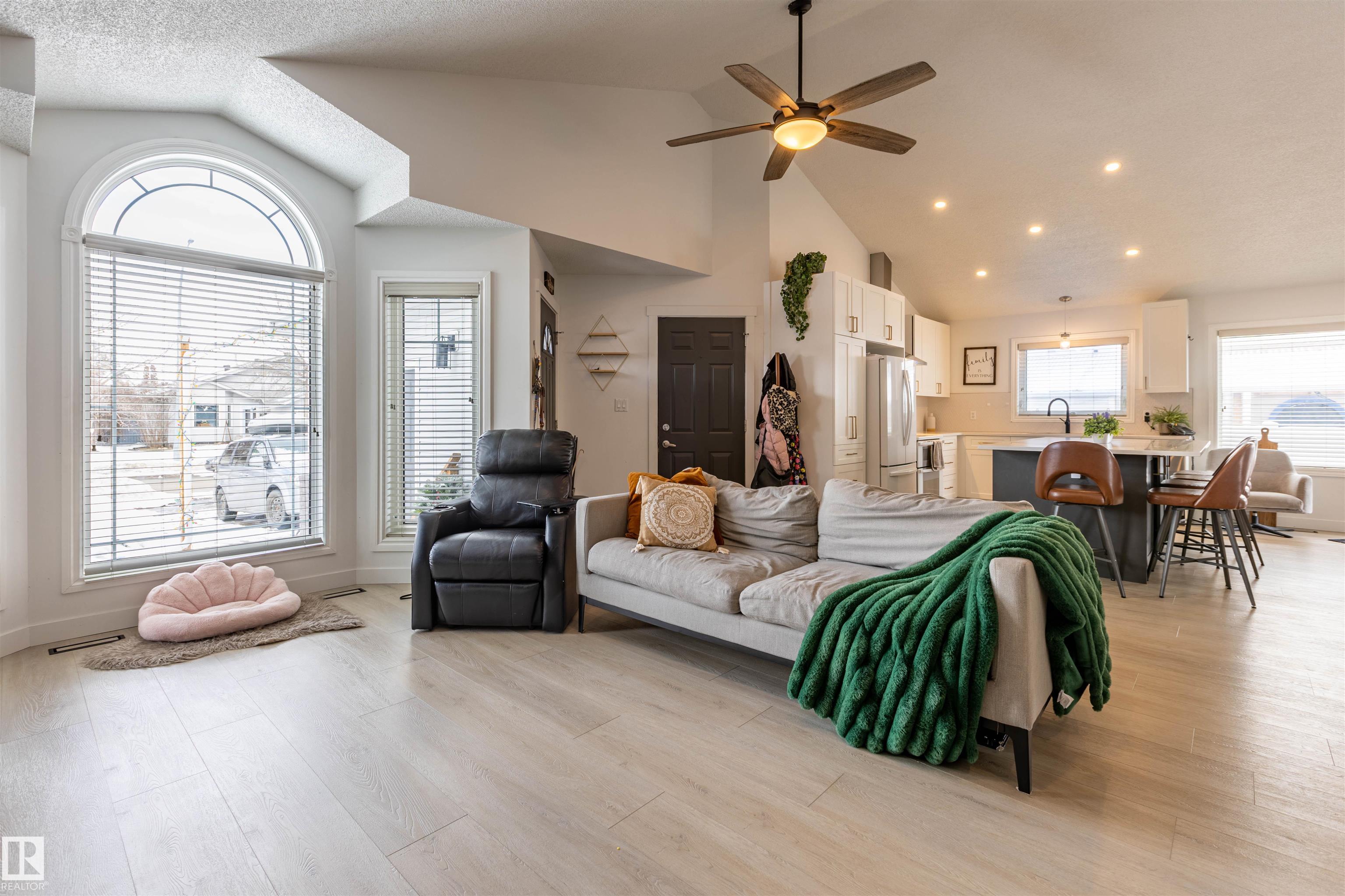 Photo 6 at 38 Desmarais Crescent, Deer Ridge, St. Albert