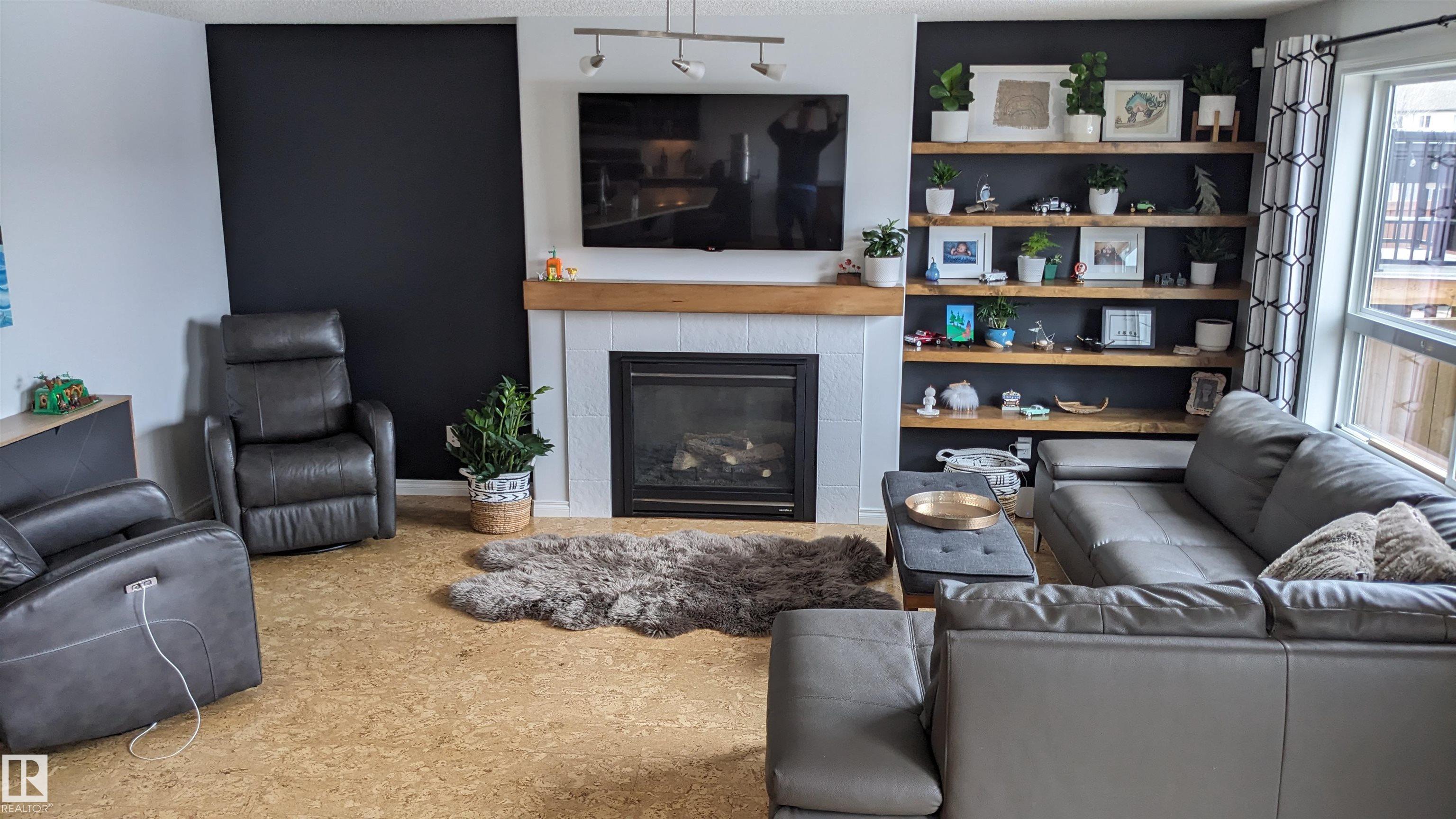 Photo 10 at 5112 159 Avenue NW, Hollick-Kenyon, Edmonton