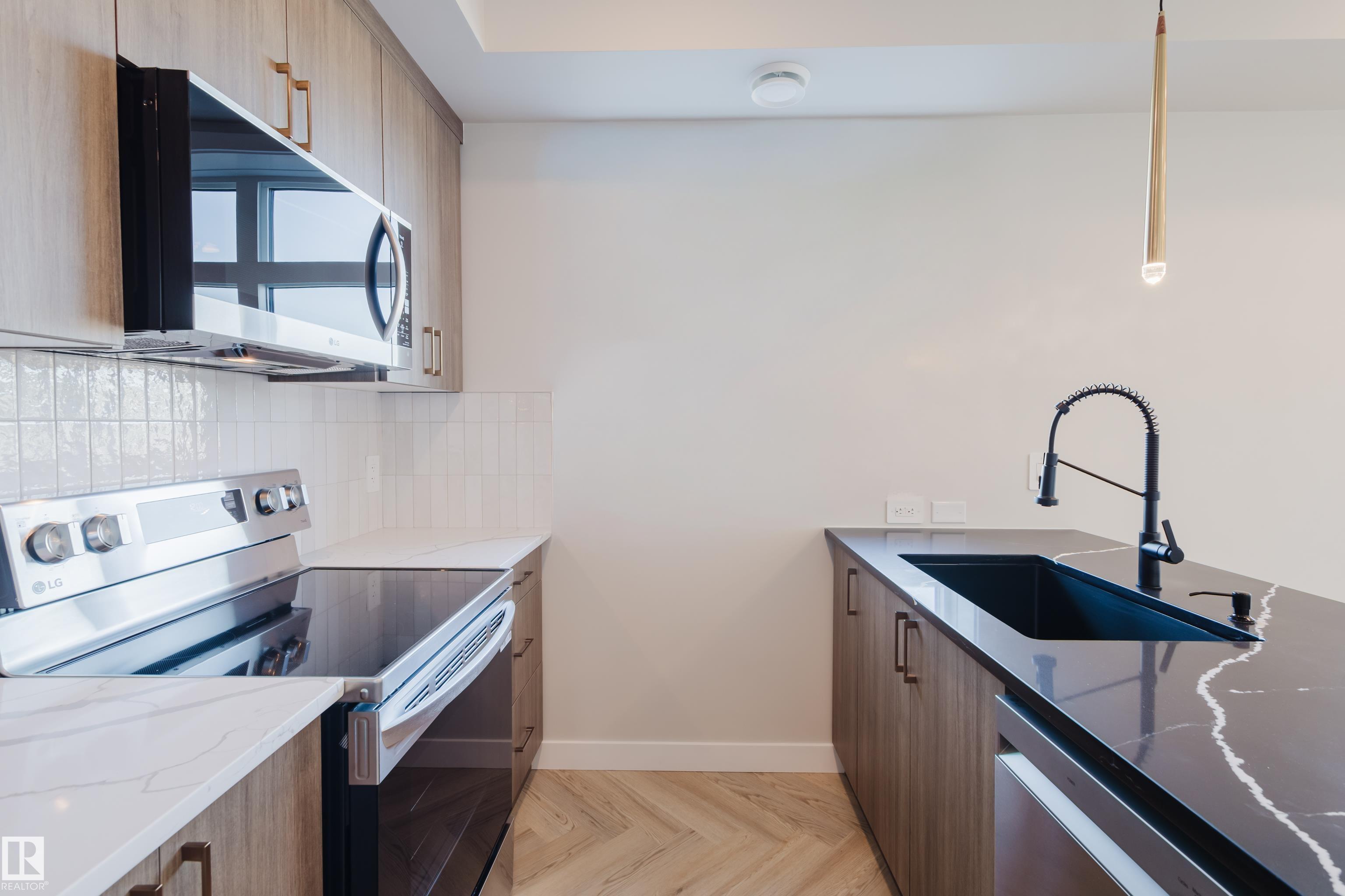 Photo 11 at 42 - 16231 19 Avenue SW, Glenridding Ravine, Edmonton