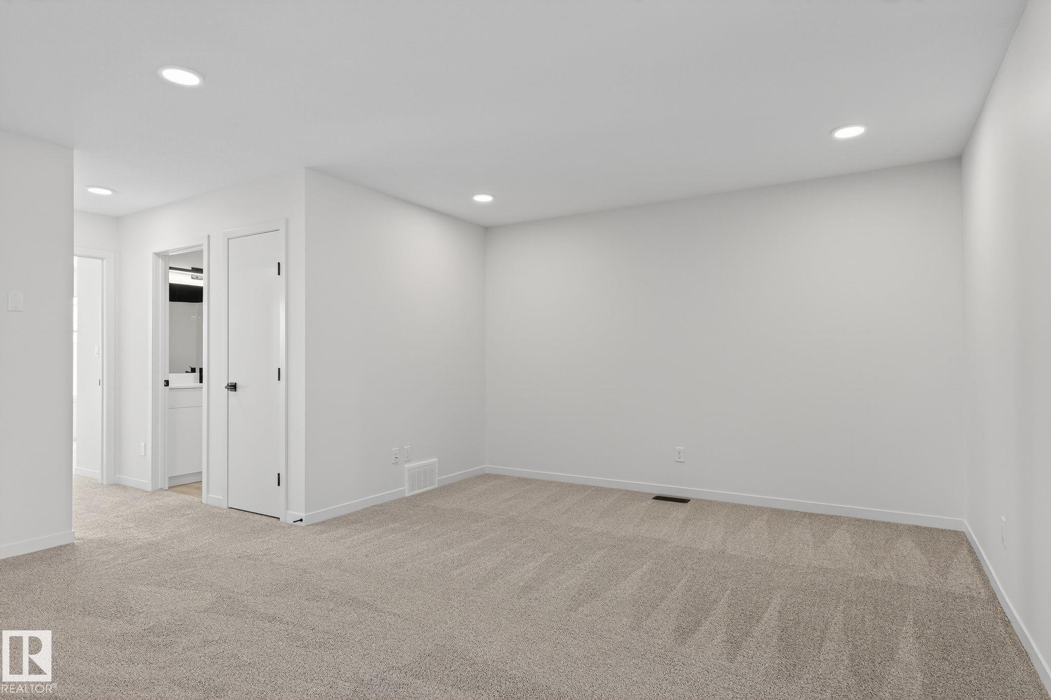 https://zimg.paragon.ice.com/ParagonImages/Property/PM/RAE/225391469/39/0/0/bc96181d4c9cffb6043364d52dff8de0/1/bbdfb0128ce786ea19ddd476c5551616/225391469-ec15a314-55f3-4f16-ab8c-b41fcf7e32b5.JPG