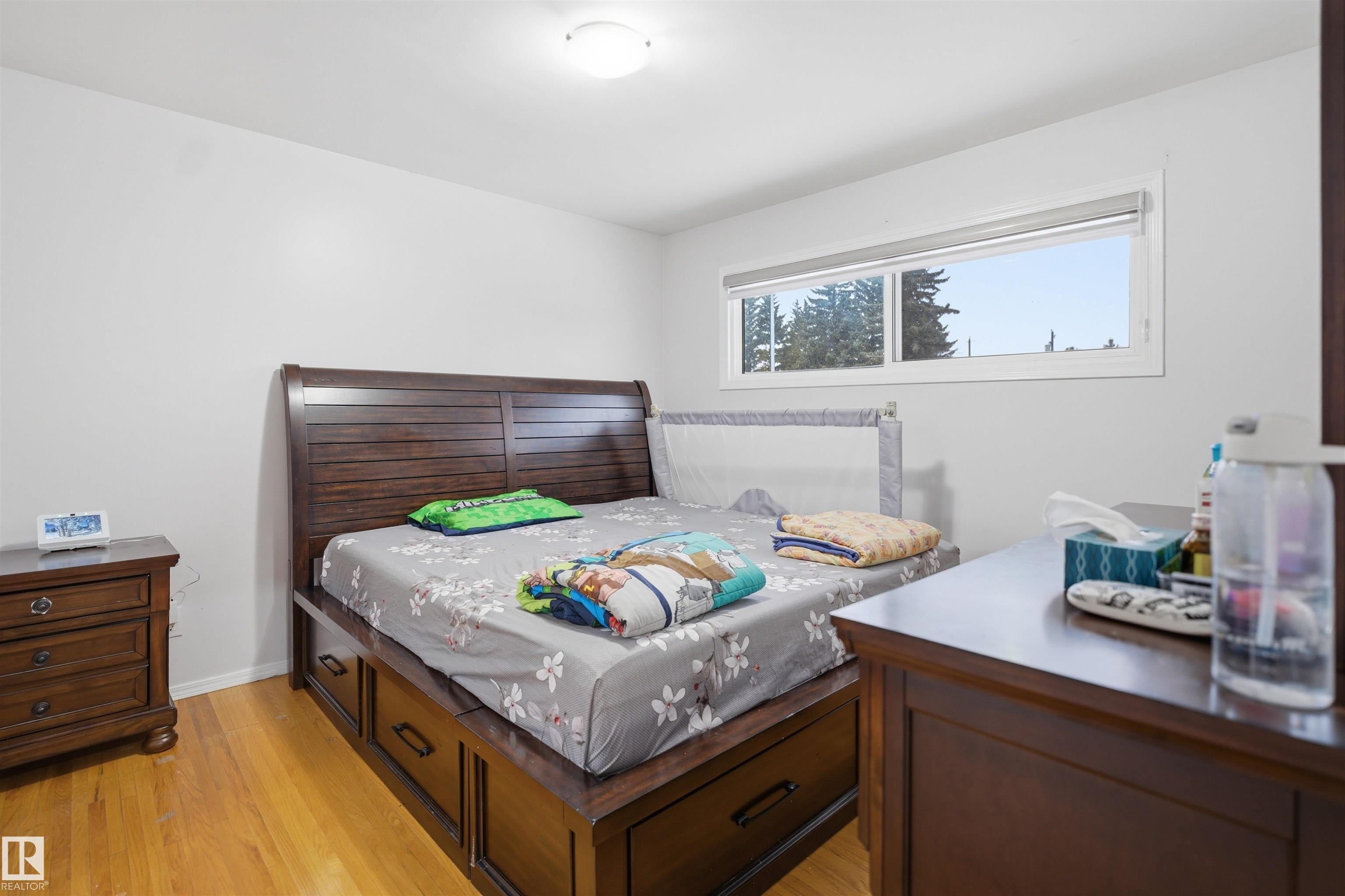 Photo 14 at 16049 95 Avenue NW, Meadowlark Park, Edmonton