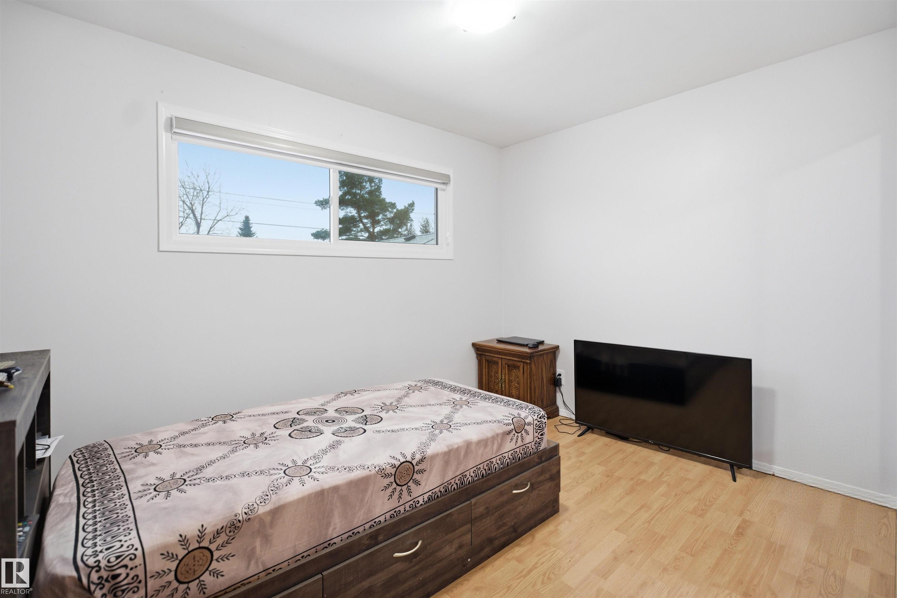 Photo 17 at 16049 95 Avenue NW, Meadowlark Park, Edmonton